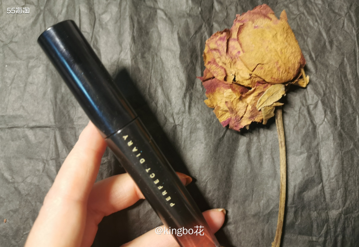 🔴完美日记茶色波特釉，日系奶茶色镜面唇釉，颜色好看但沾杯严