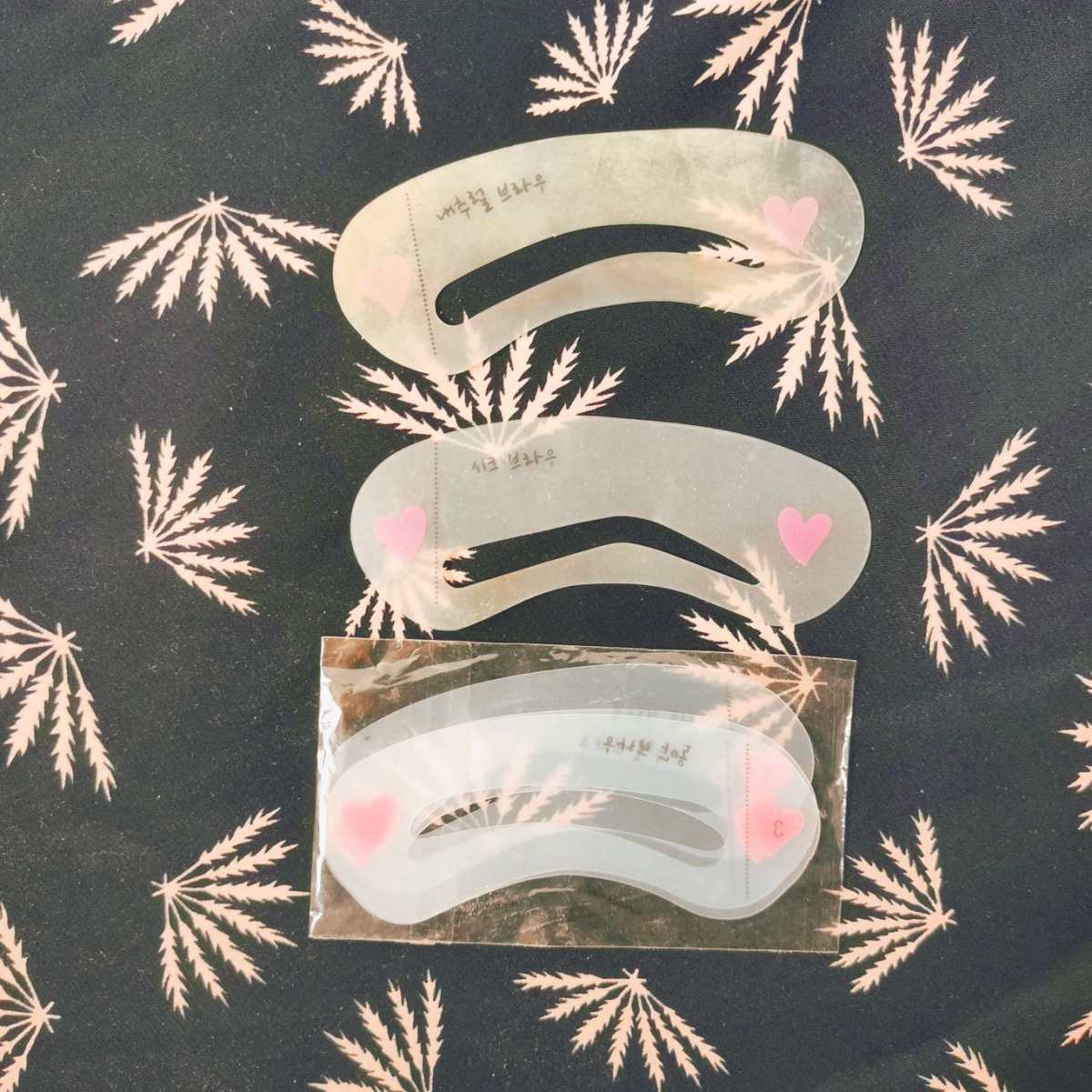 经常看各种美妆博主的美妆教程，每次都是一看就会，一画就废，画