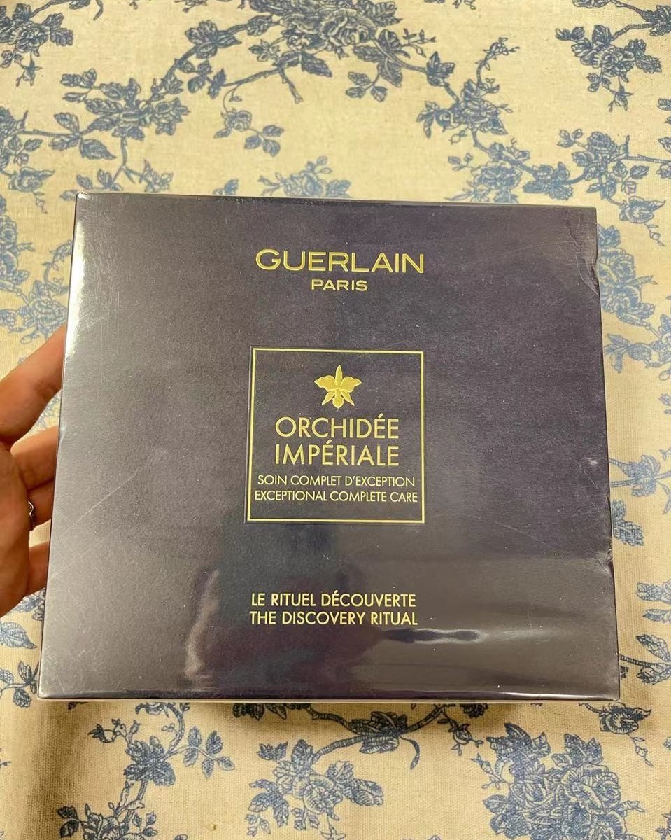 作为娇兰抗老的，这款套盒主打，修复抗衰老，集合了肌底修复，滋