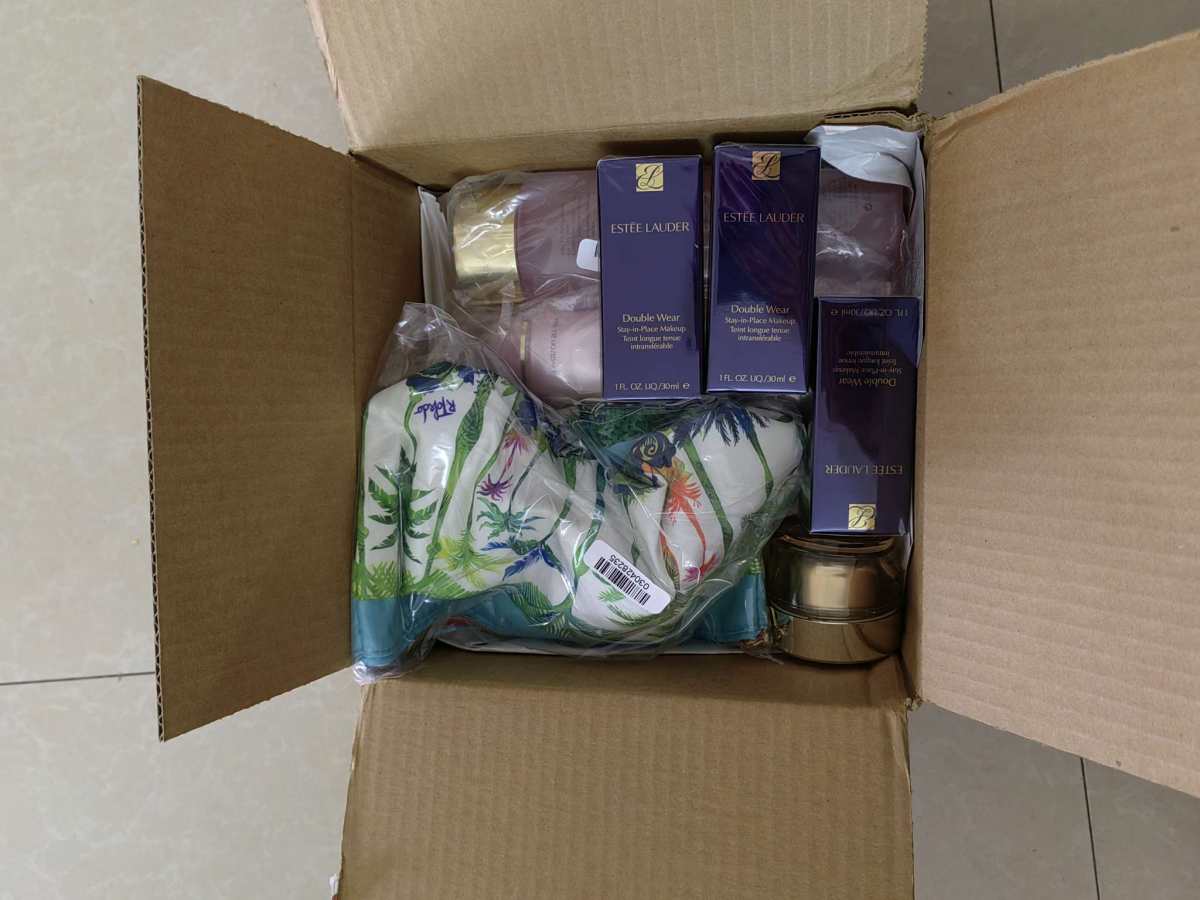 雅诗兰黛春季礼包活动走中环转运无忧线,当天清关成功，速度超快