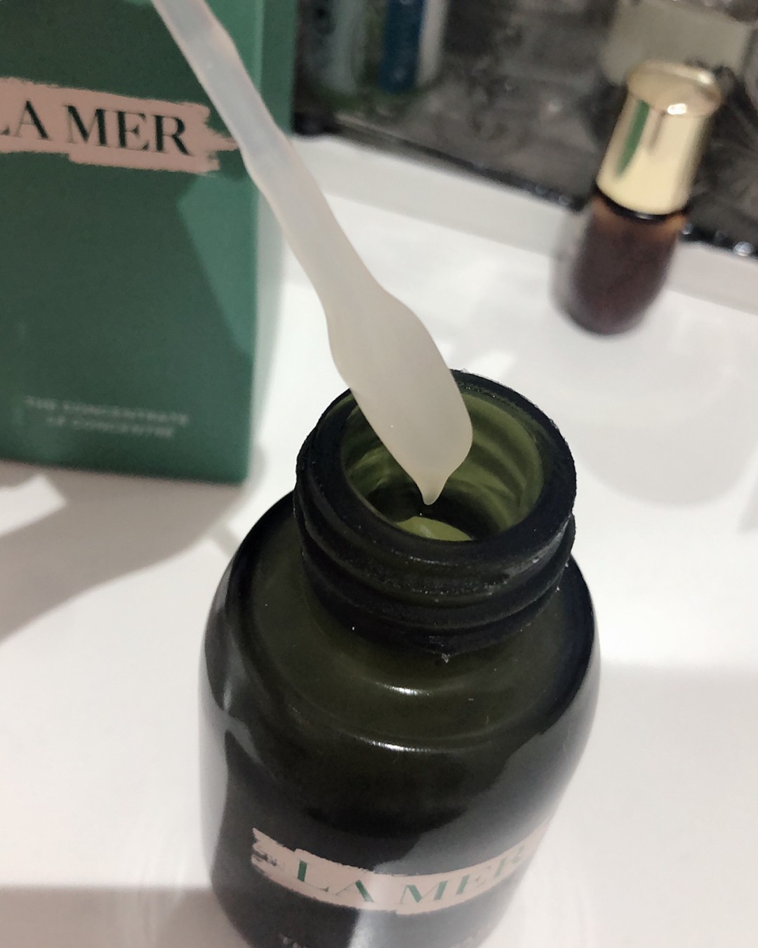海淘买过Lamer家的很多东西，但是一直没有对精华下手，因为