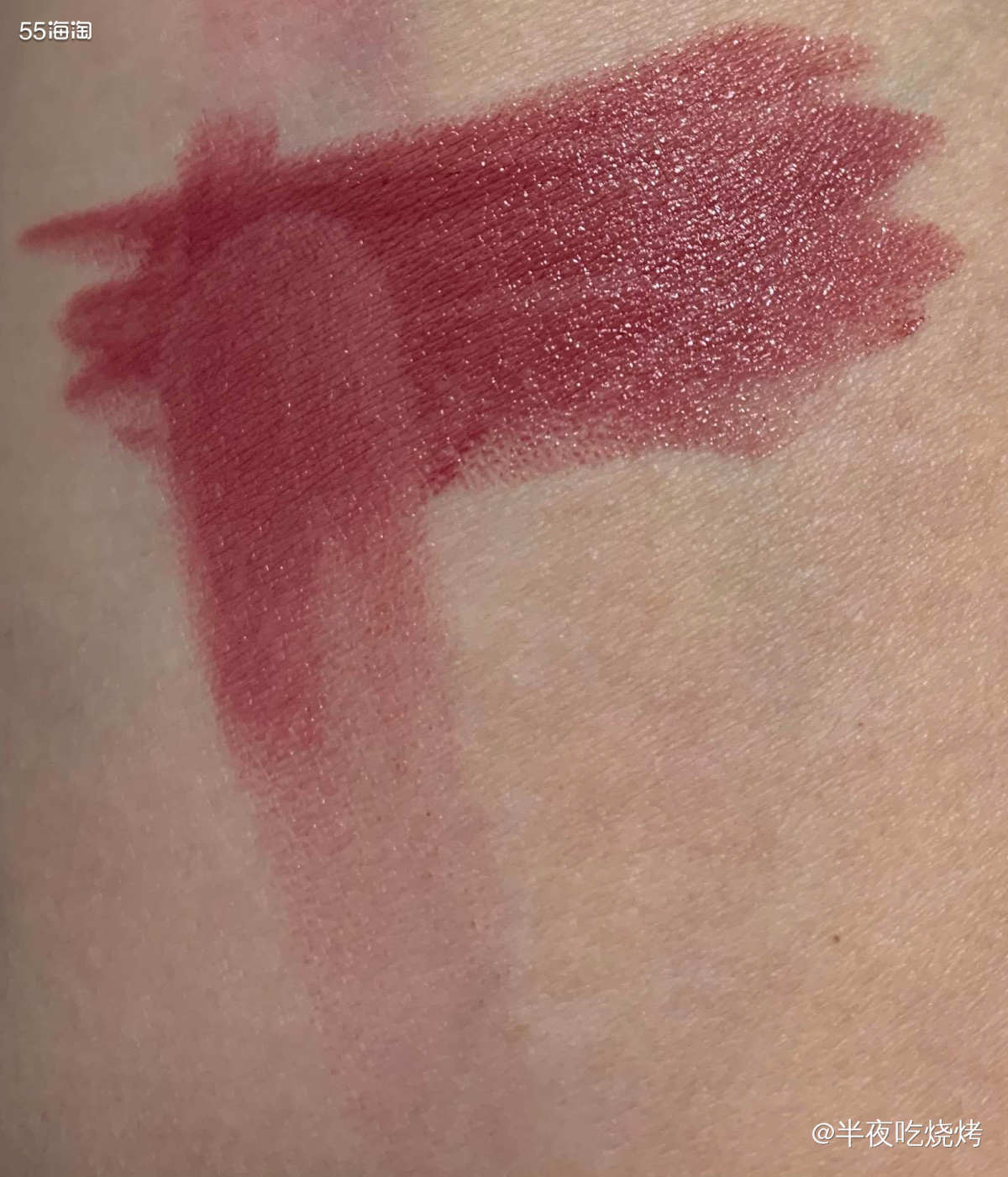 🥥豆沙色口红💄可以说是很能出错的一个选择了，淡妆浓抹总相