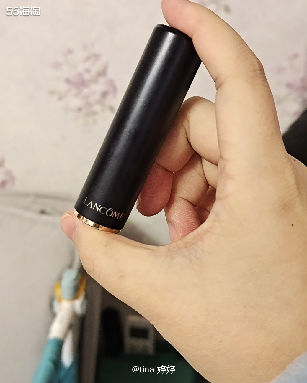 其实我的唇色是特别特别浅的那一种，就每次不涂口红的时候也要涂