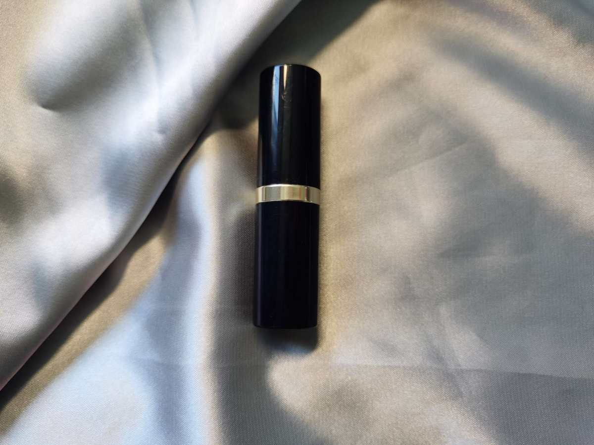 ✅今日份口红来自雅诗兰黛333色号，干枫叶红，薄涂层为橘色，