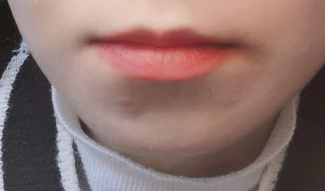 ✅今日份口红来自雅诗兰黛333色号，干枫叶红，薄涂层为橘色，