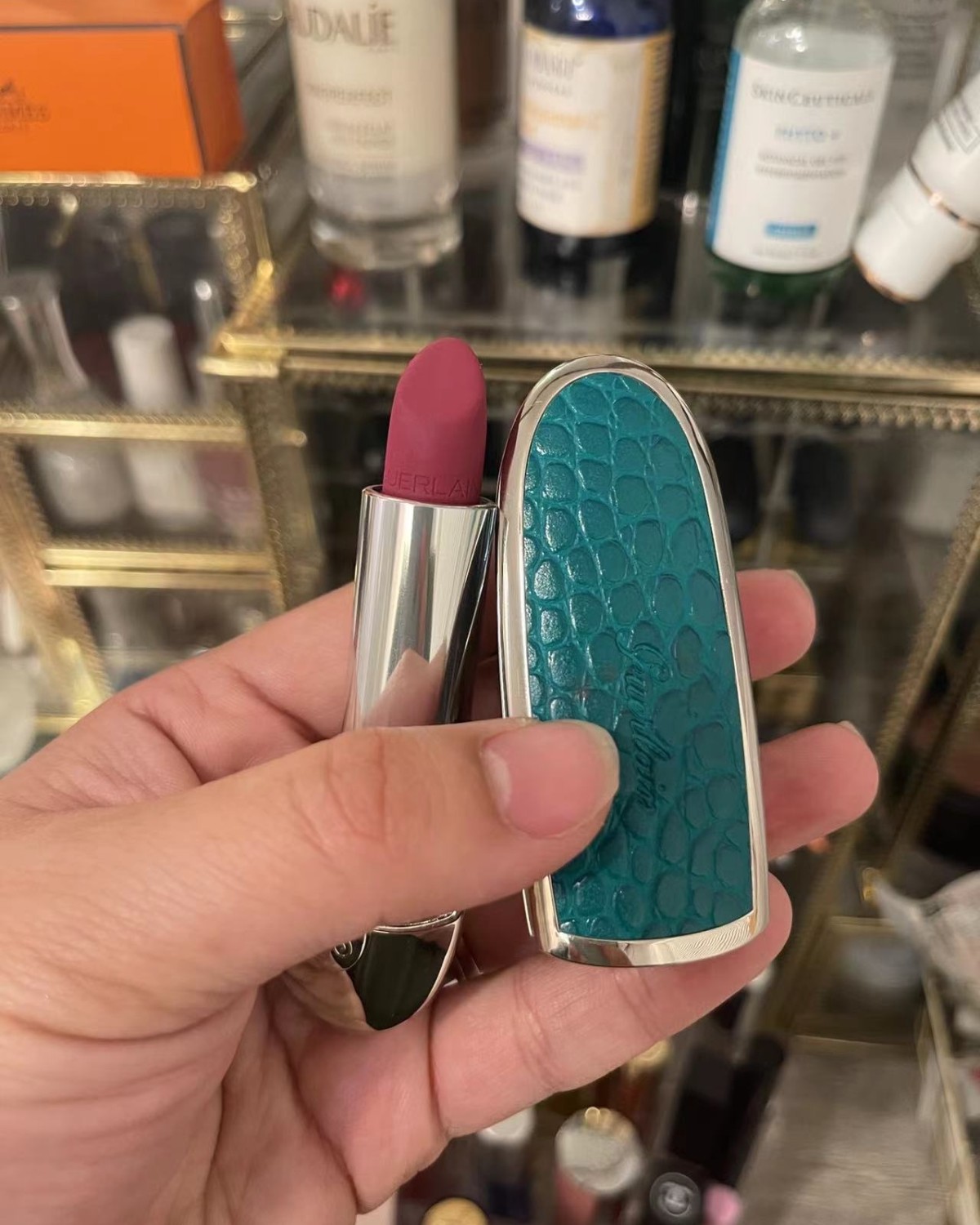 娇兰口红💄最大的特点就是壳子貌美（也贵）520色号，非常好