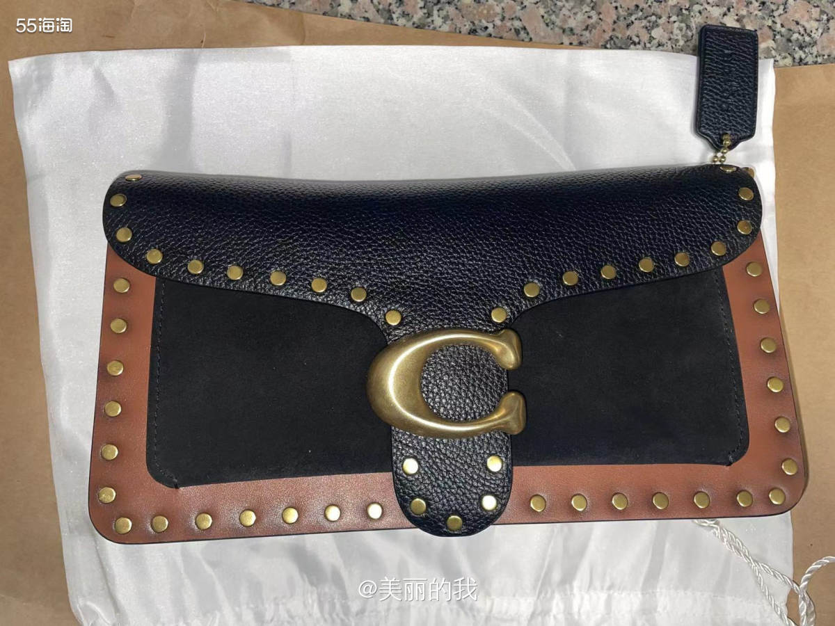 相信不少姐妹买coach奥莱的包包都会经常遇到瑕疵 不是跳色