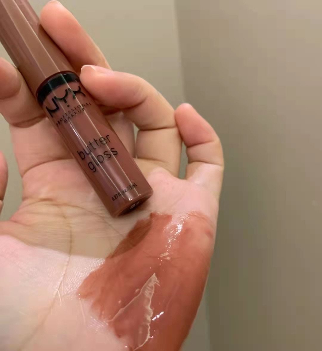 最近真是超级迷奶茶色唇釉，深深的爱上了！ 但其实奶茶色不太适