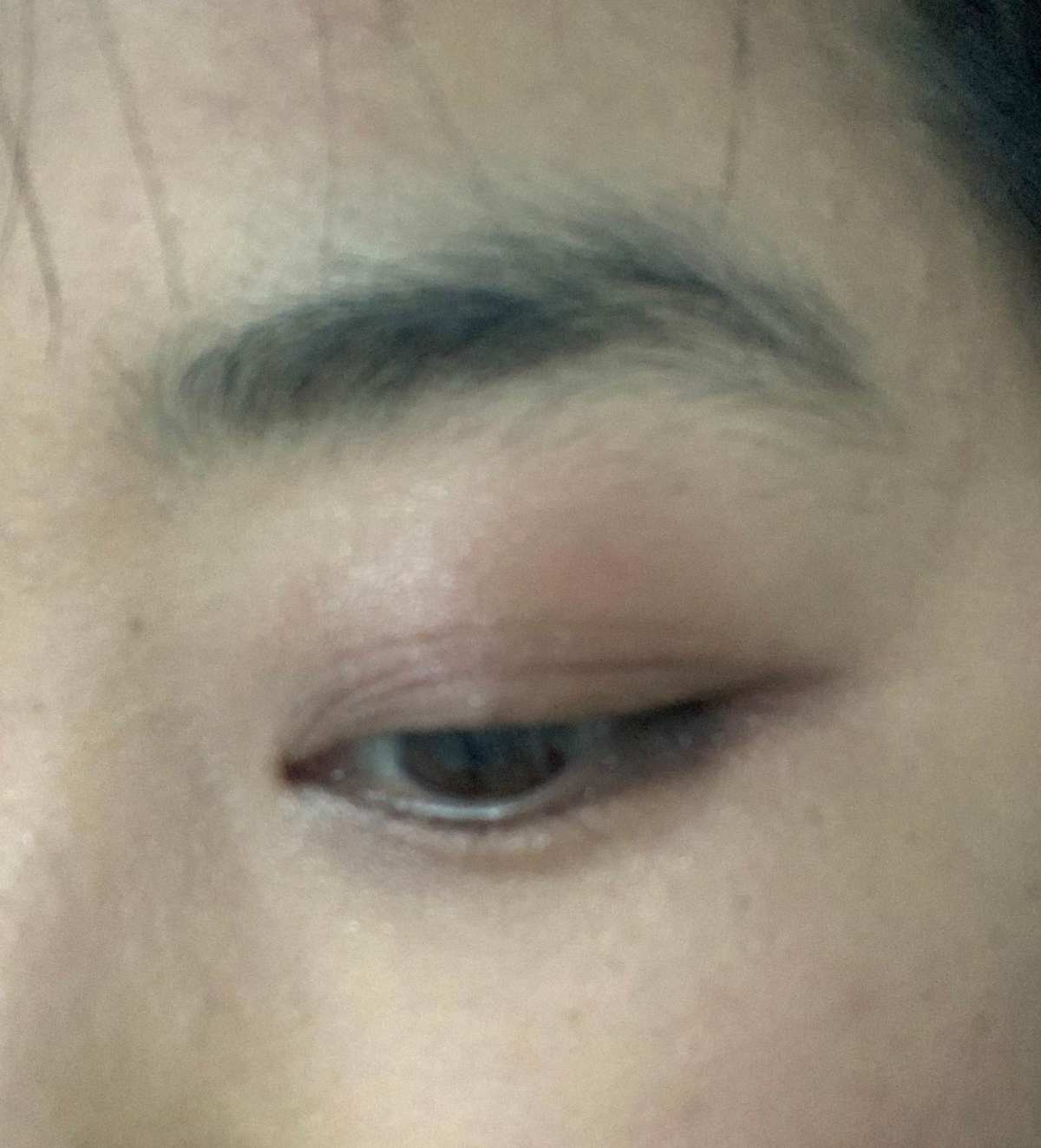 我其实没用过TF眼影，但是大家都说它的粉质超级细腻，眼影特别
