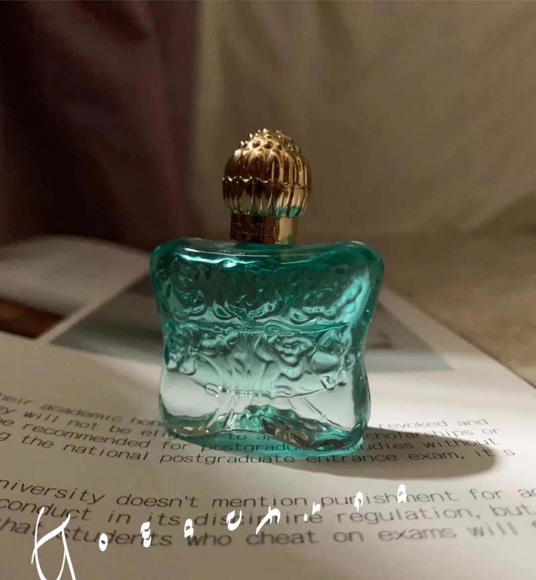 我感觉安娜苏的香水全部都特别华丽，不管是独角兽还是美人，都是
