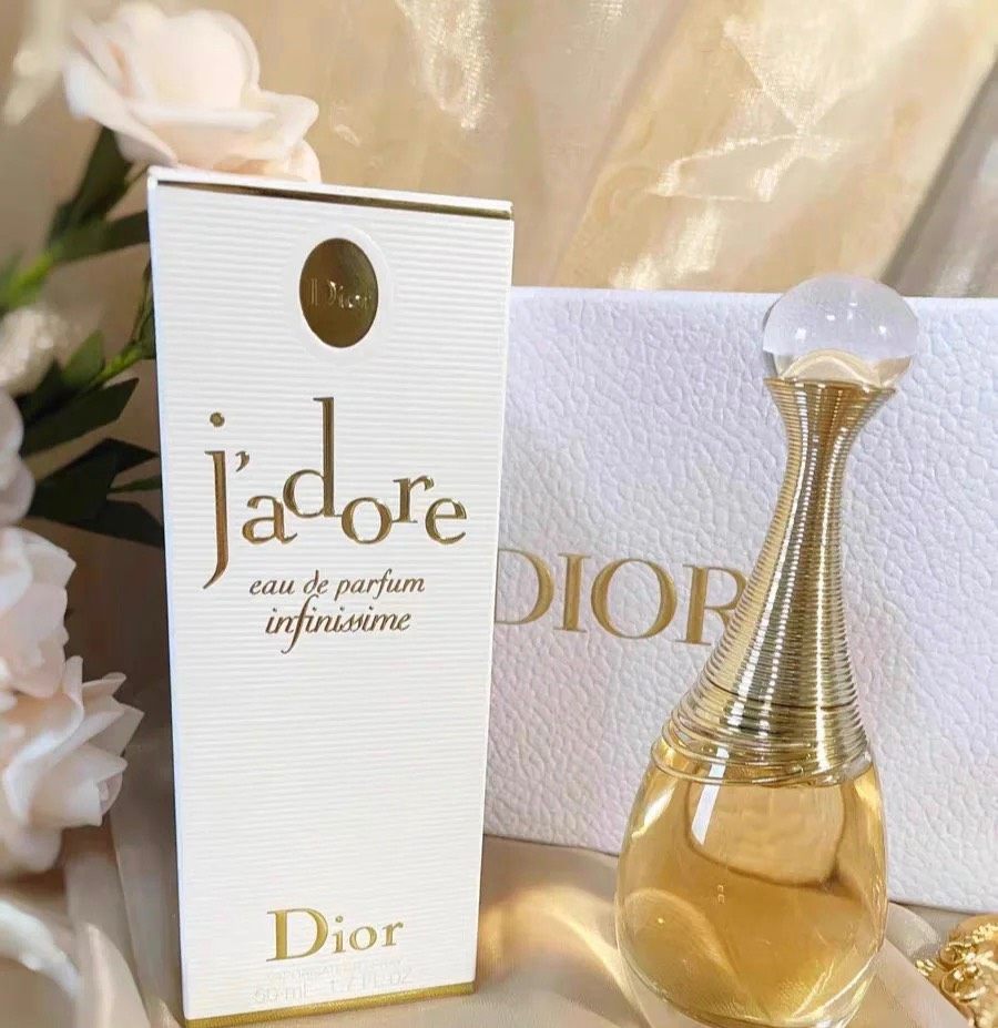 迪奥真我系列比较常见的分为浓香、纯香、淡香。 主调都是花香，