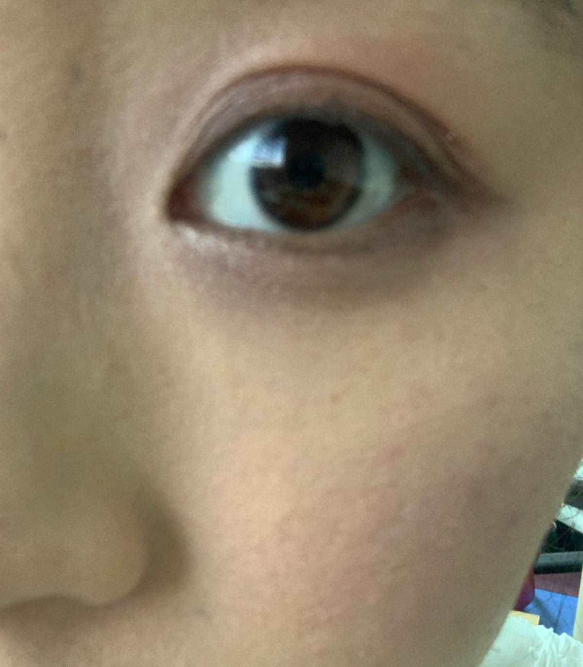 我其实没用过TF眼影，但是大家都说它的粉质超级细腻，眼影特别