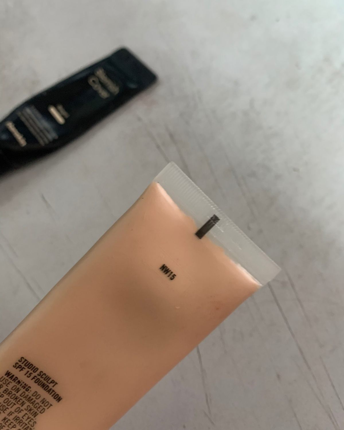 因为没有好的手法，所以遮瑕用的很少，一支12g的韩斯清，用了
