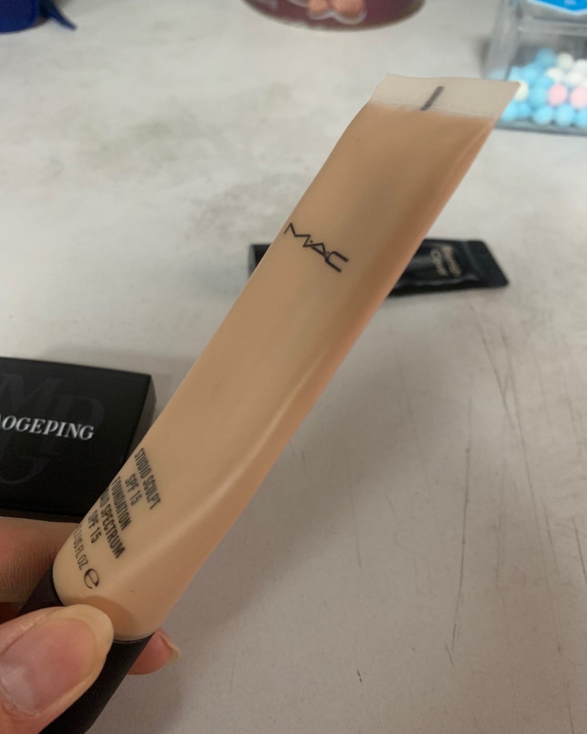 因为没有好的手法，所以遮瑕用的很少，一支12g的韩斯清，用了