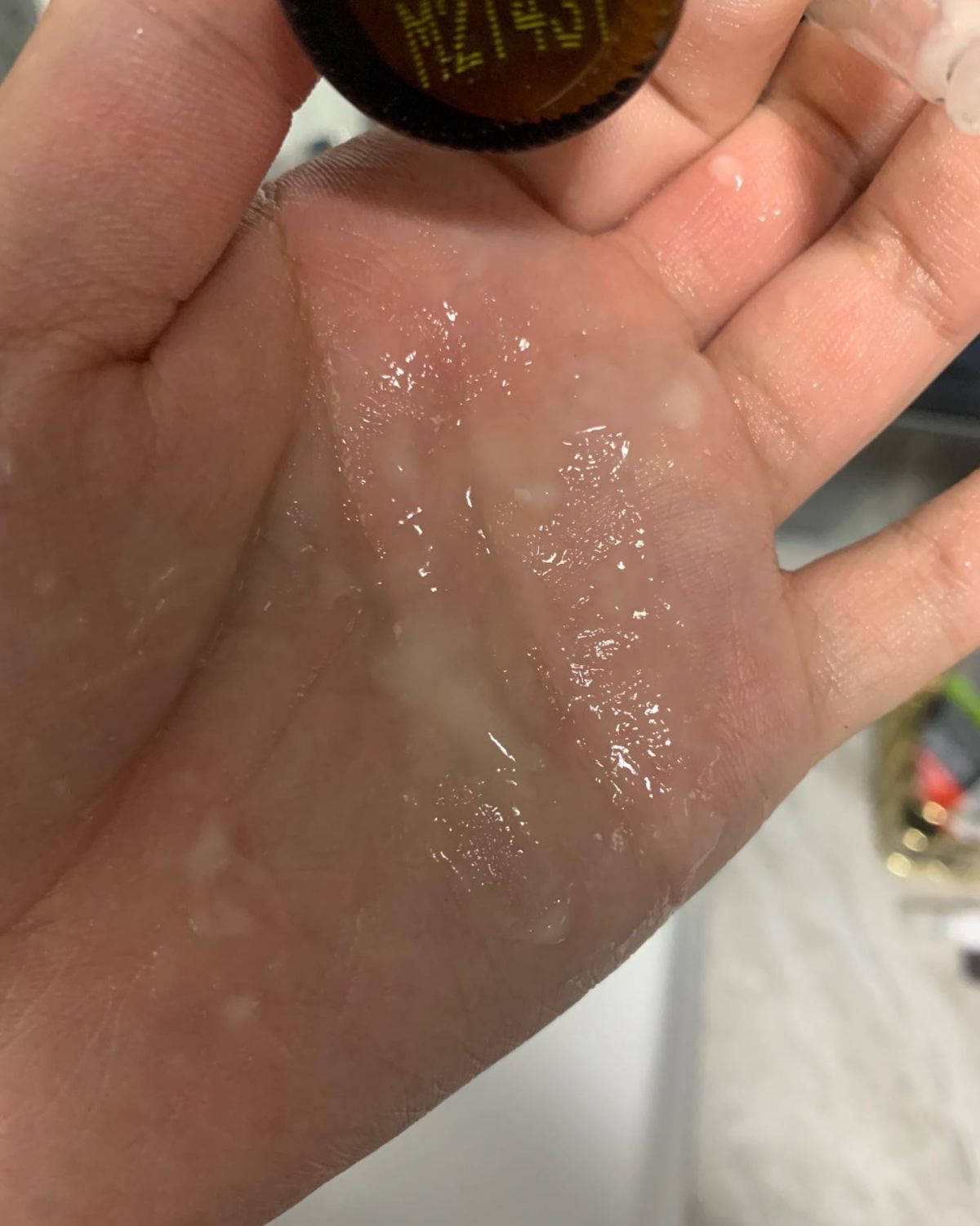 是比较偶然的机会买的aurelia的精华。 两种精华都是99