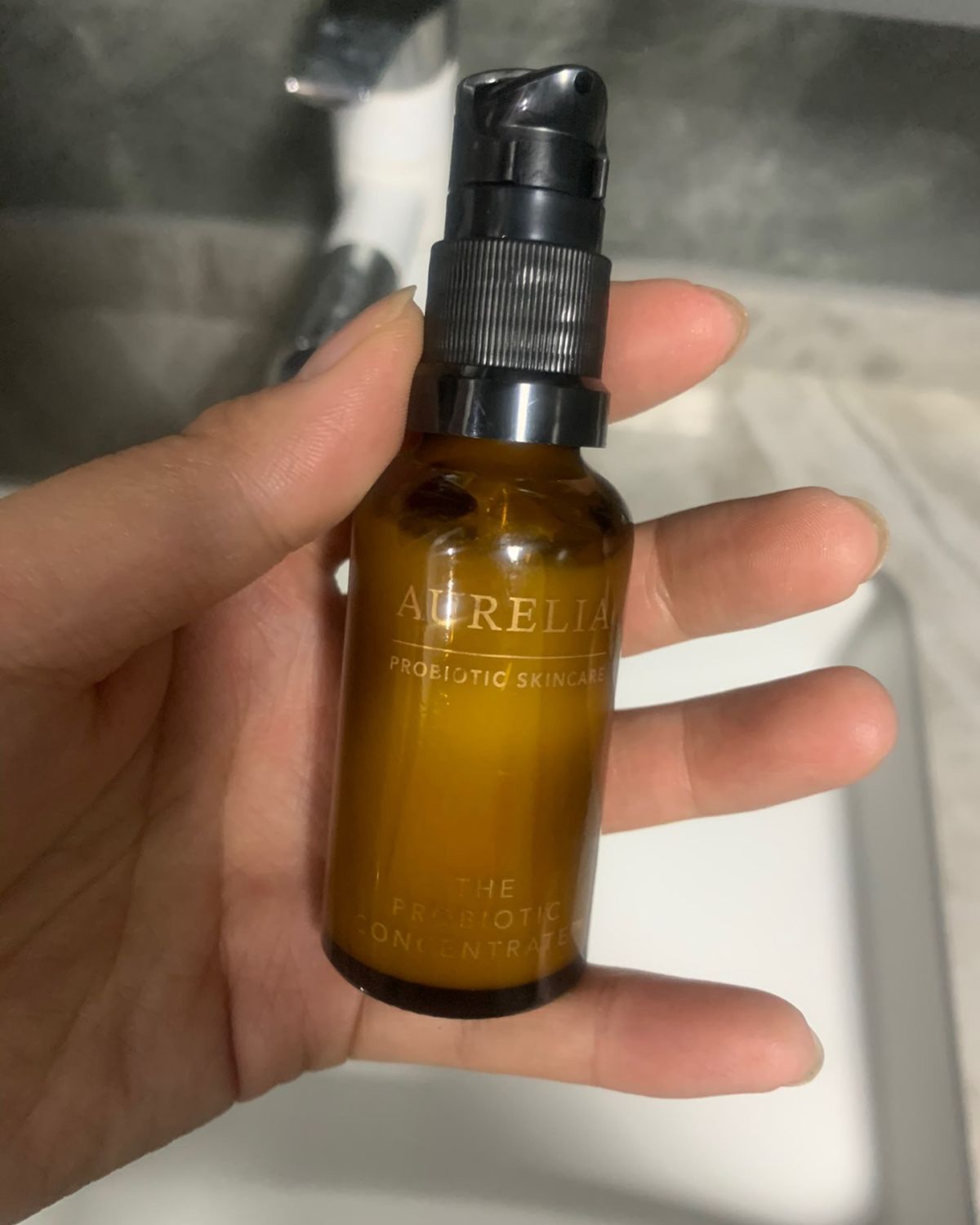 是比较偶然的机会买的aurelia的精华。 两种精华都是99