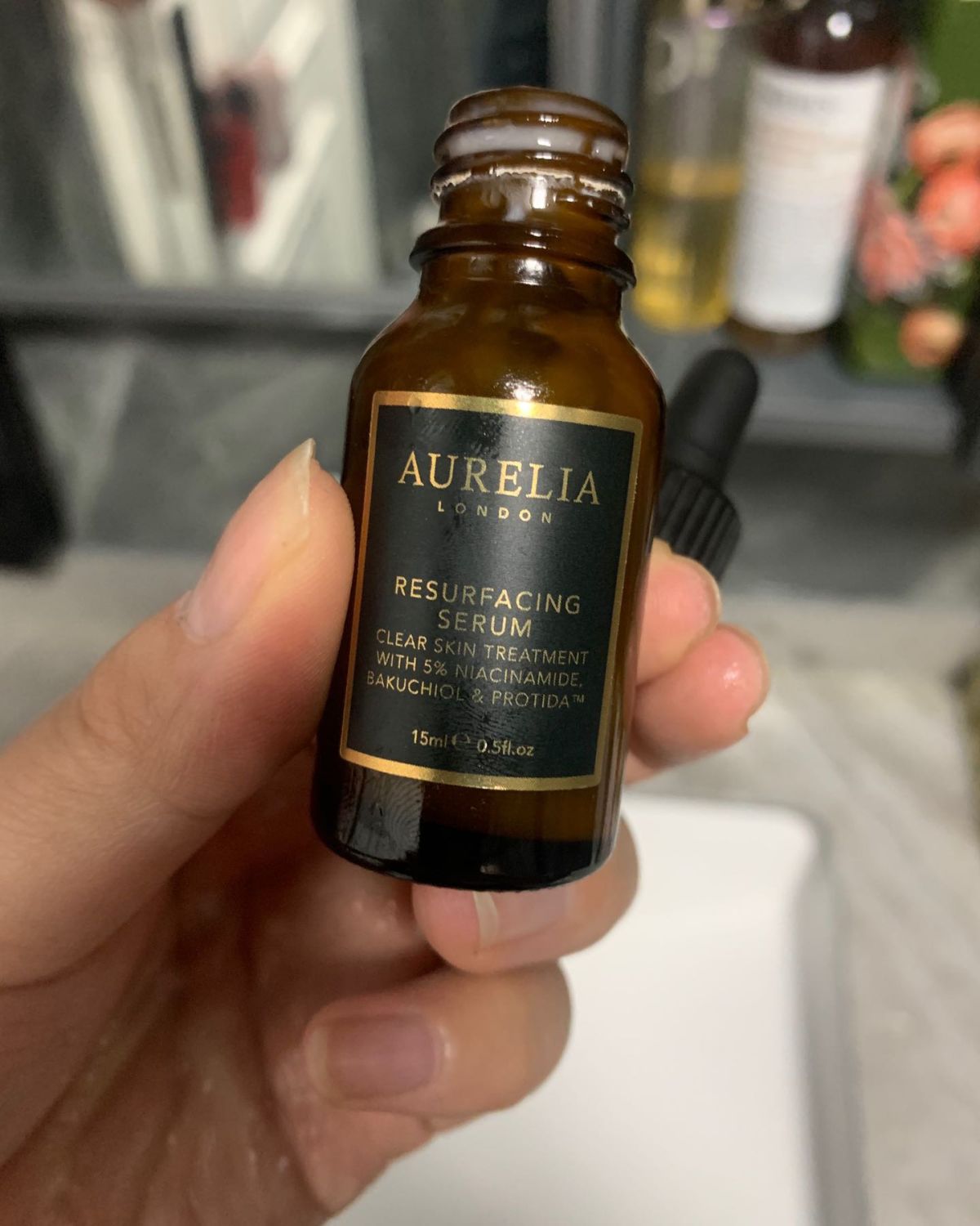 是比较偶然的机会买的aurelia的精华。 两种精华都是99