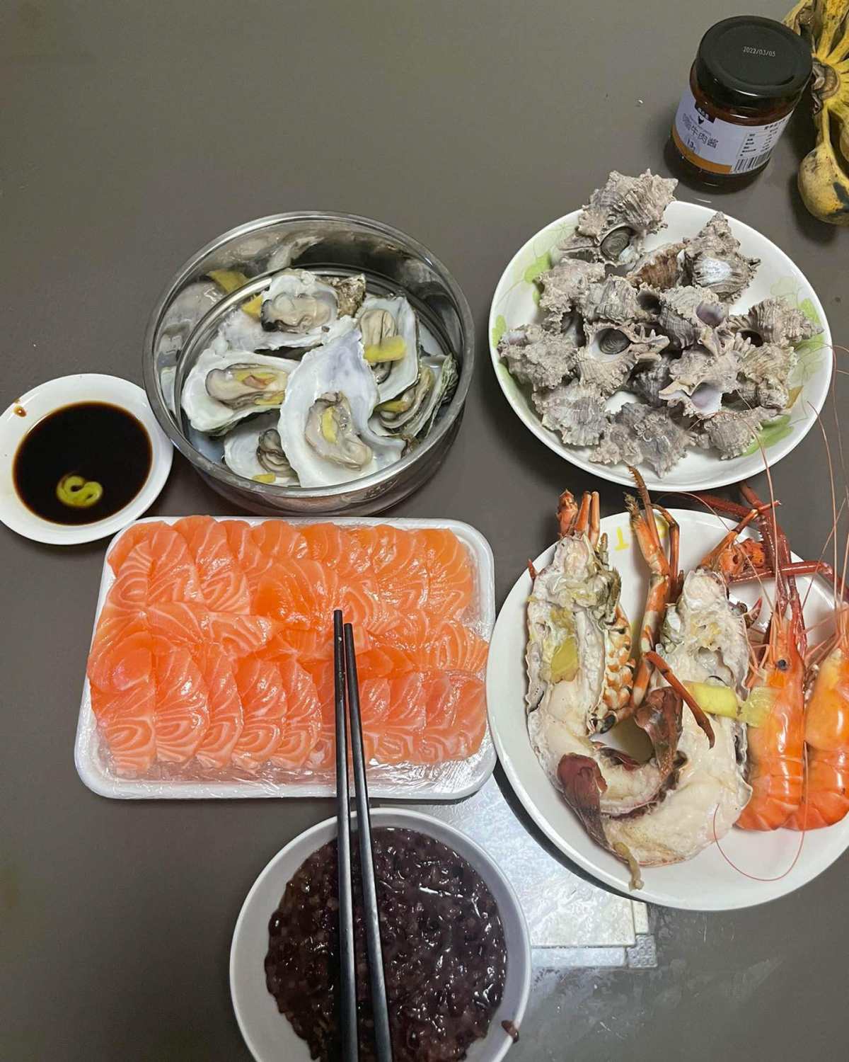 朋友叫出去下午茶，倔强的，只喝咖啡，小吃，只吃沙拉鸡胸肉！是