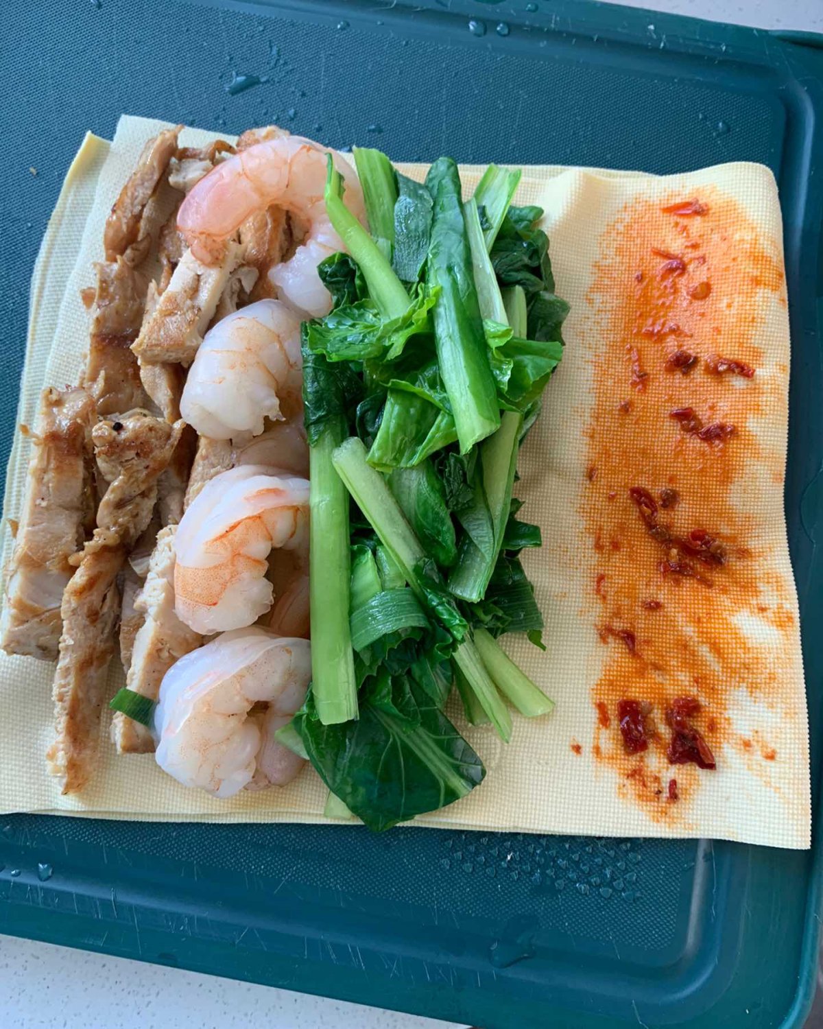 今天早餐有认真准备，没有测过热量。自觉还算是低热量的干豆腐卷