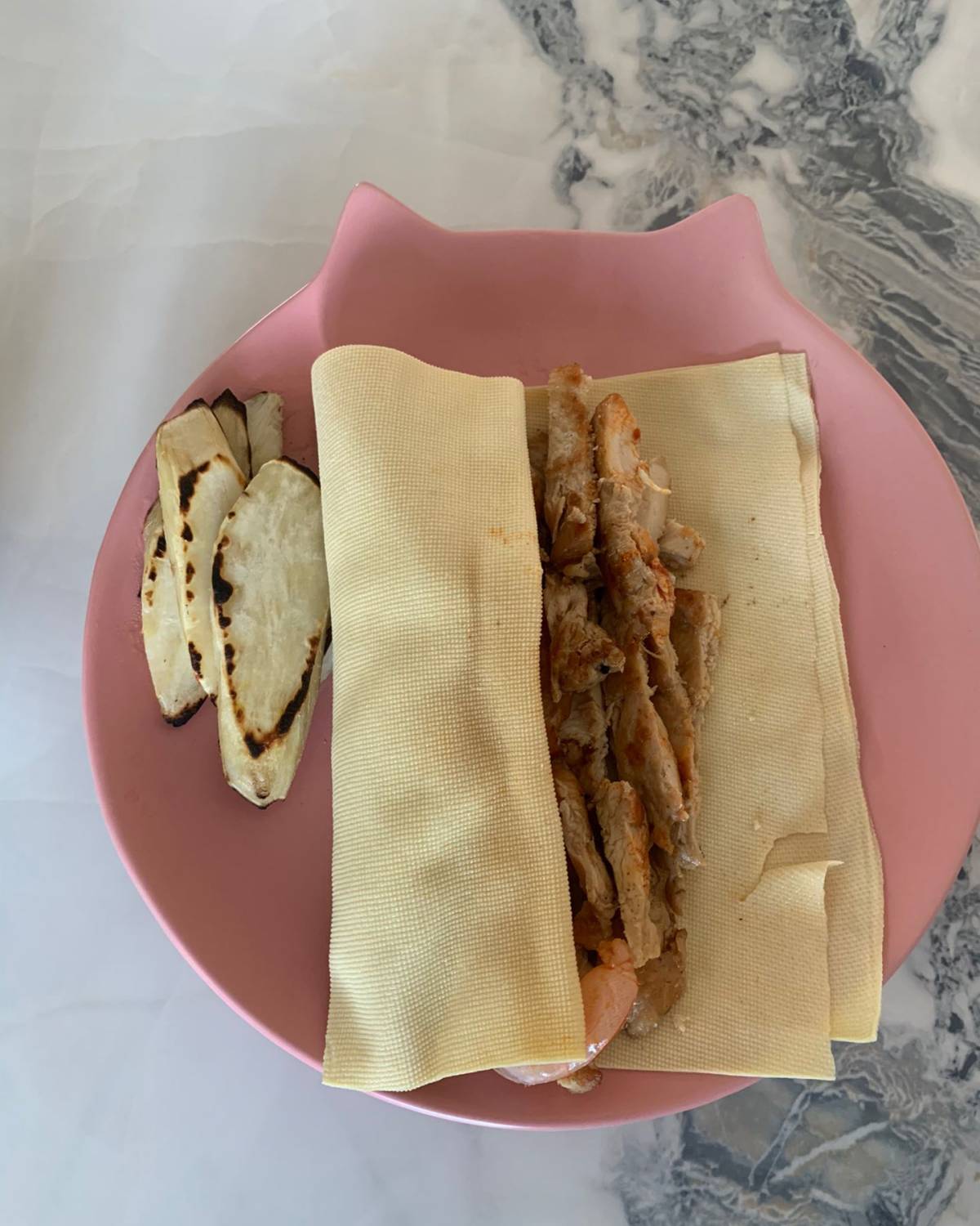 今天早餐有认真准备，没有测过热量。自觉还算是低热量的干豆腐卷