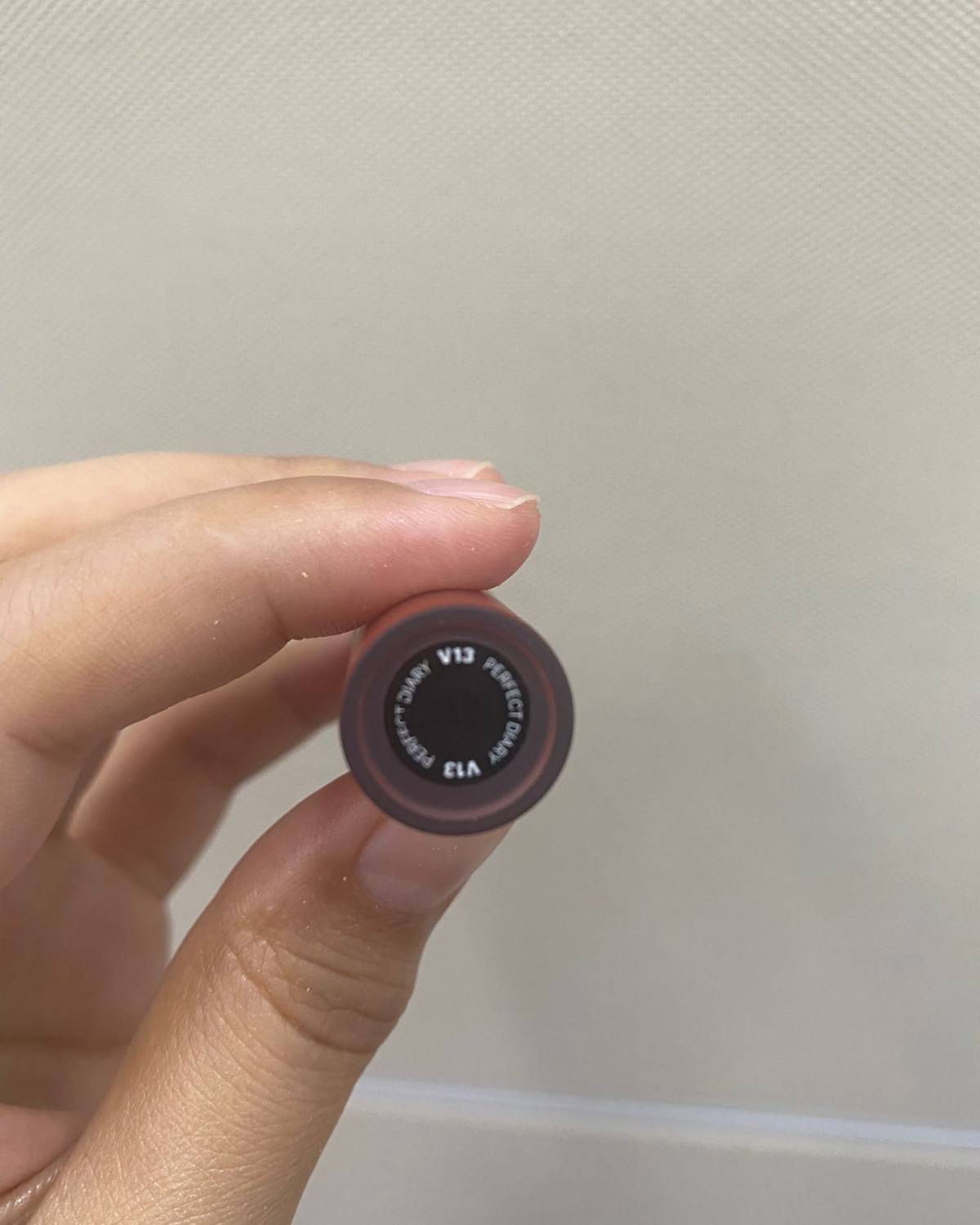 点开的姐妹们有猜到是哪个品牌不？铛铛铛，就是完美日记唇釉。 