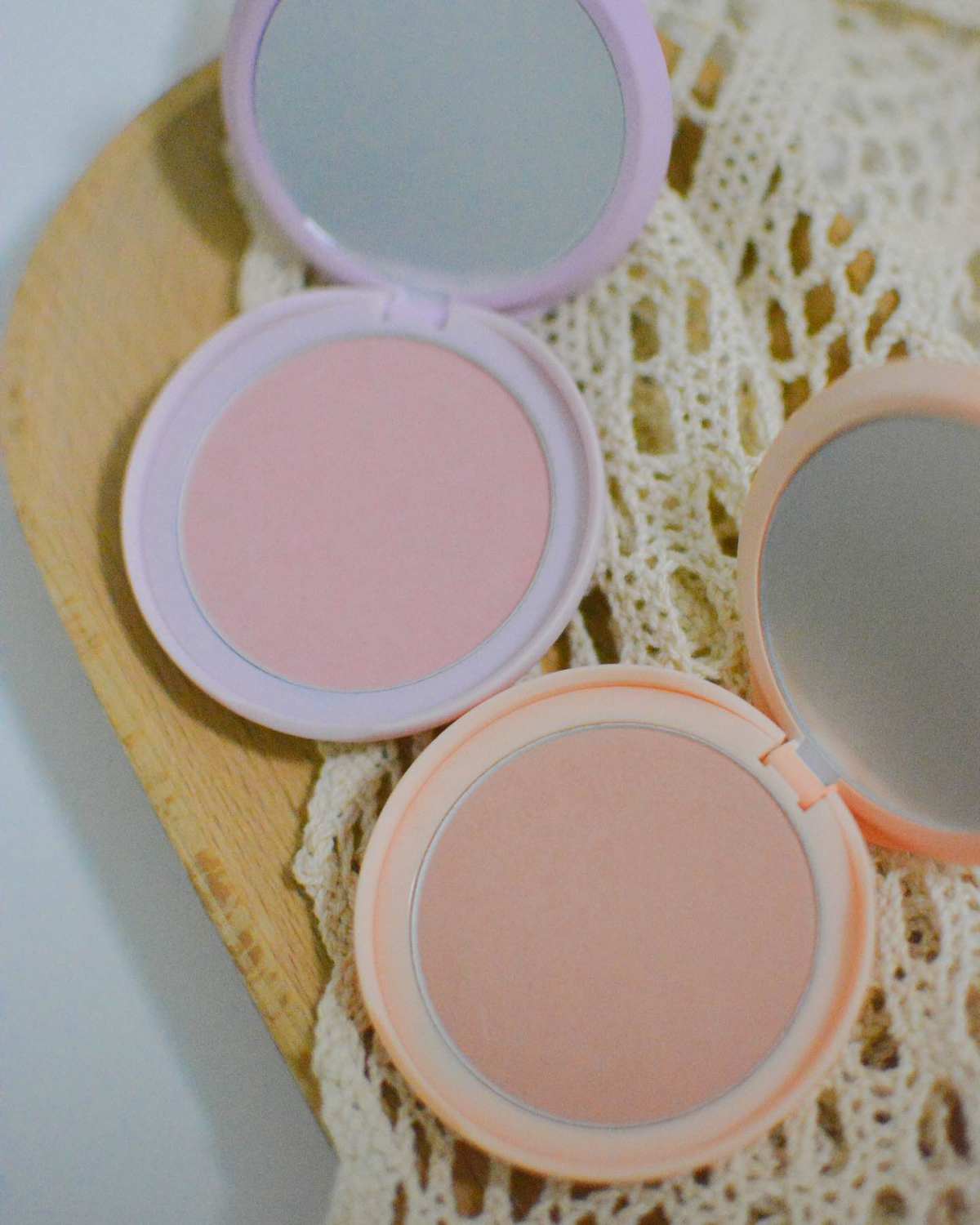 INTO YOU家唇泥最近很火 盲买试了试腮红 太喜欢了已经