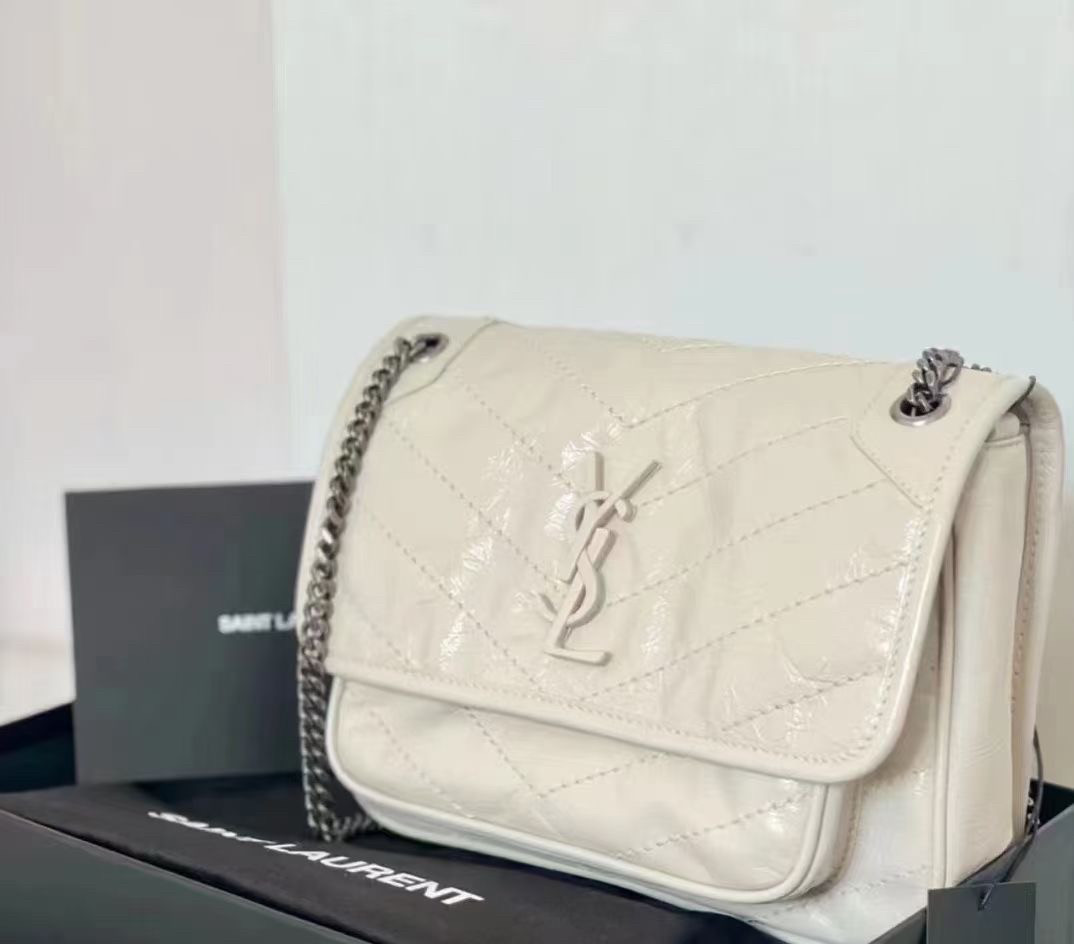 奢侈品打折太难了！ 这个包还是热门包，专柜两万！得物1.5w