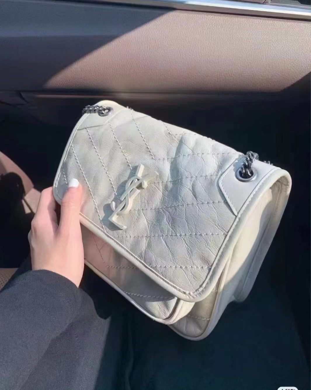 奢侈品打折太难了！ 这个包还是热门包，专柜两万！得物1.5w