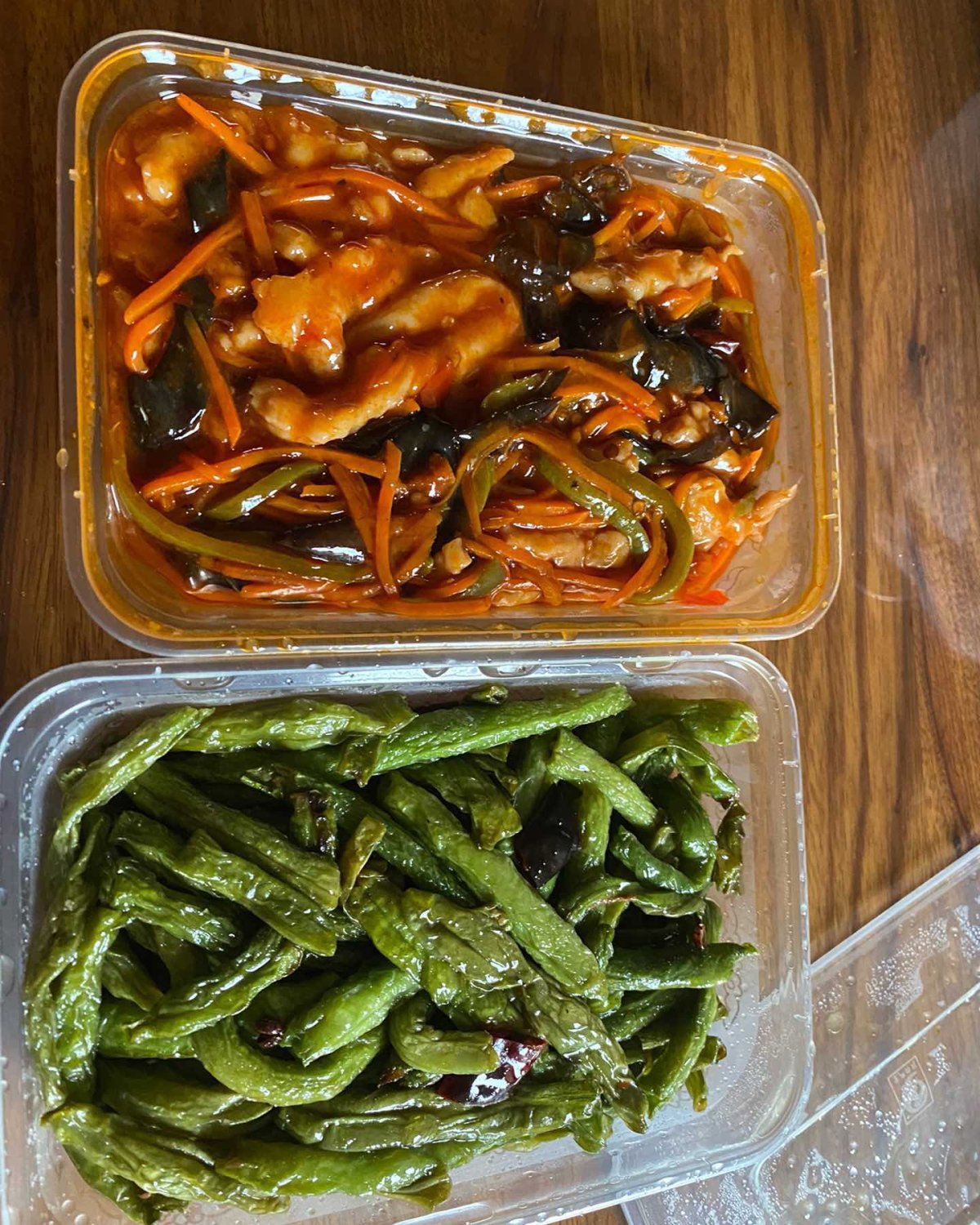 昨天吃得少，昨晚还是拉肚子了，可惜没有称，不过我相信自己肯定
