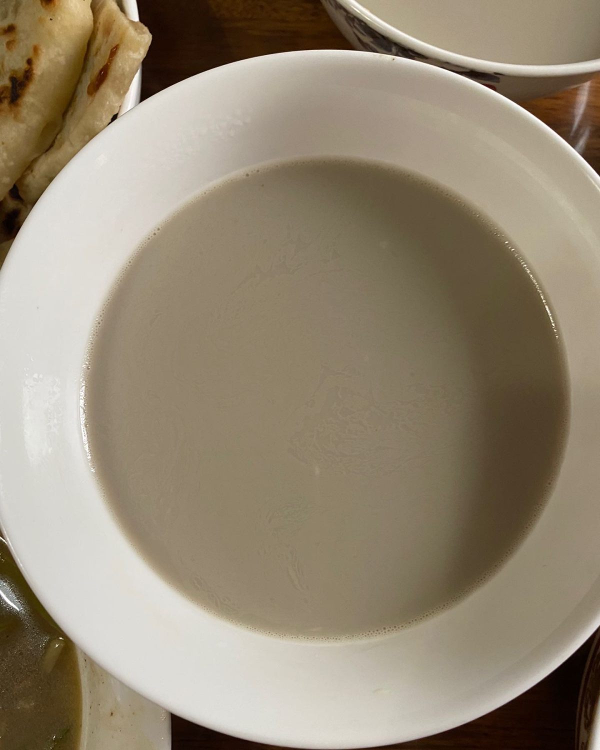 昨天吃得少，昨晚还是拉肚子了，可惜没有称，不过我相信自己肯定