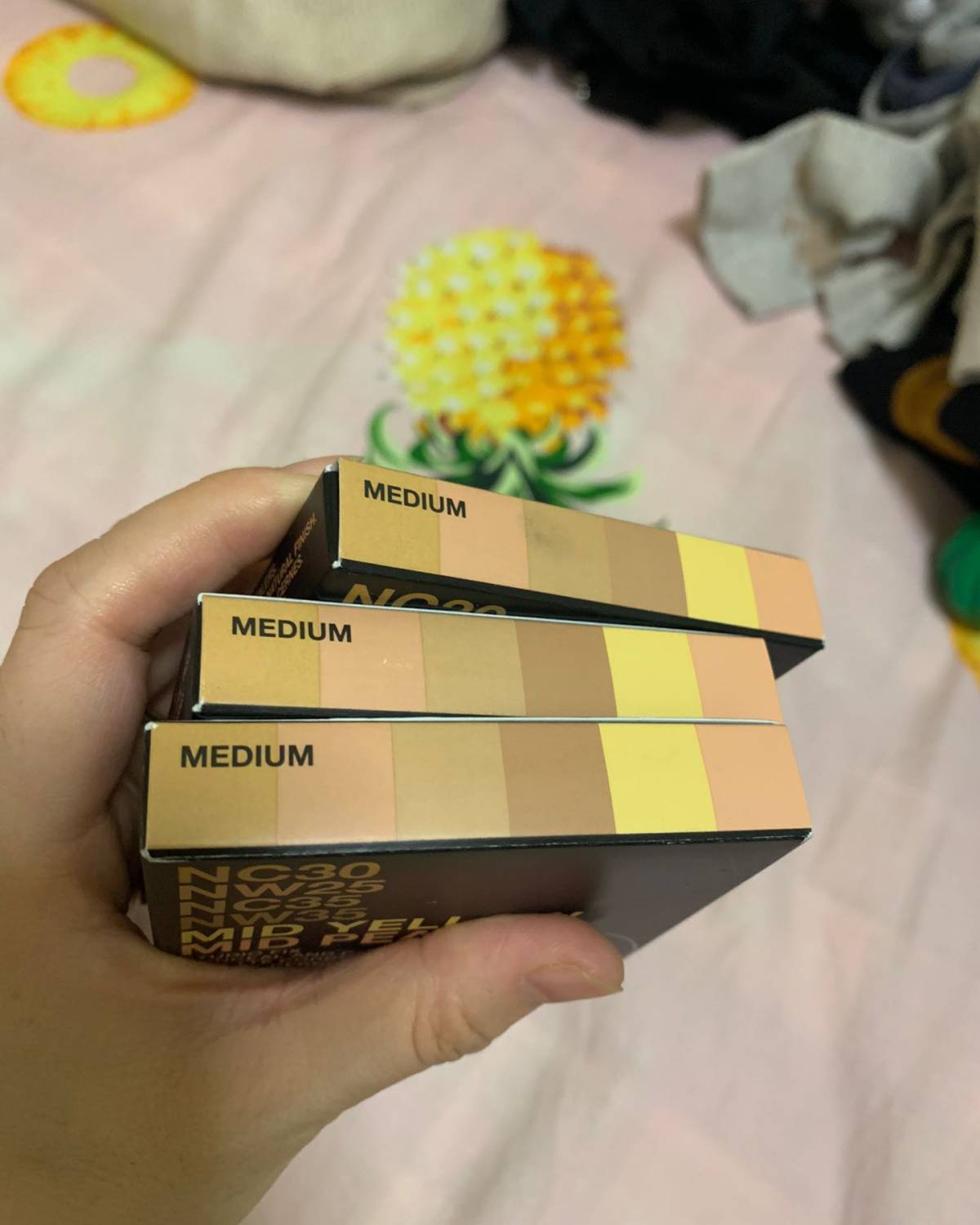 medium色号，比较适合小麦肤色、欧美妆容、修容调色都可以