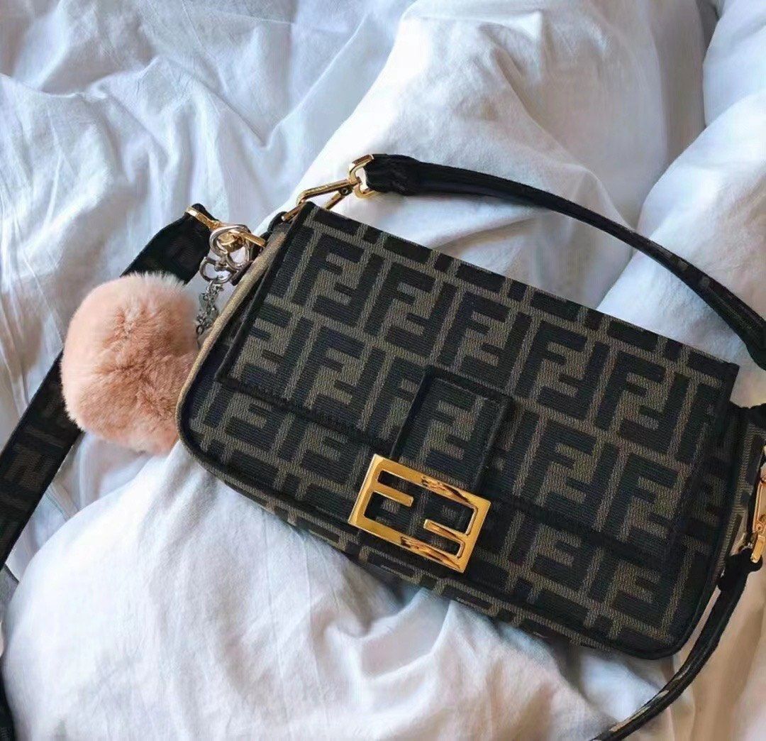 国内现货Fendi芬迪 法棍包中号  焦糖色老花 无敌炸 太