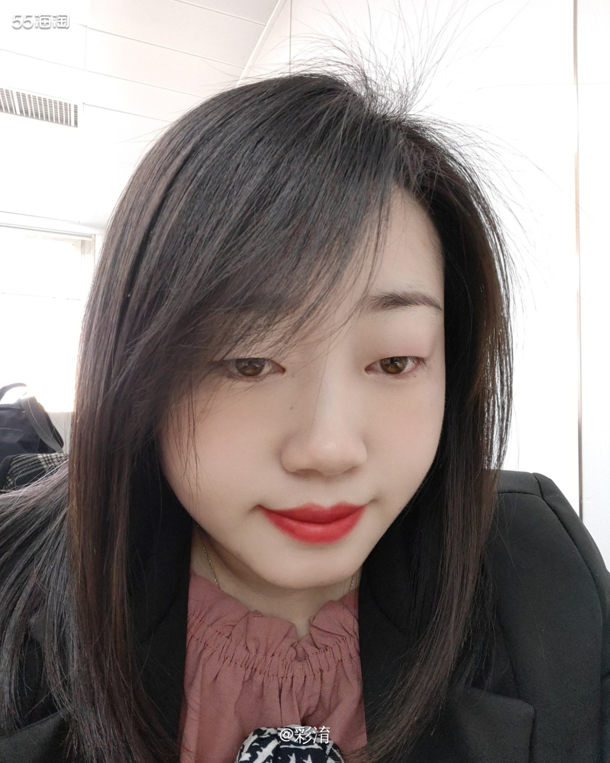 之前就在小红书上看到这支口红了，看他们的试色颜色真的很漂亮，