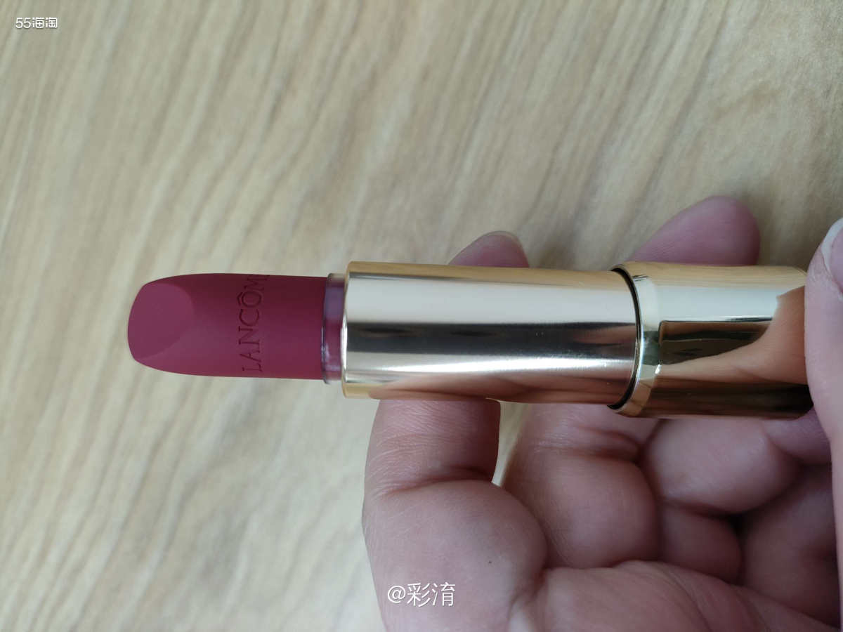 之前就在小红书上看到这支口红了，看他们的试色颜色真的很漂亮，