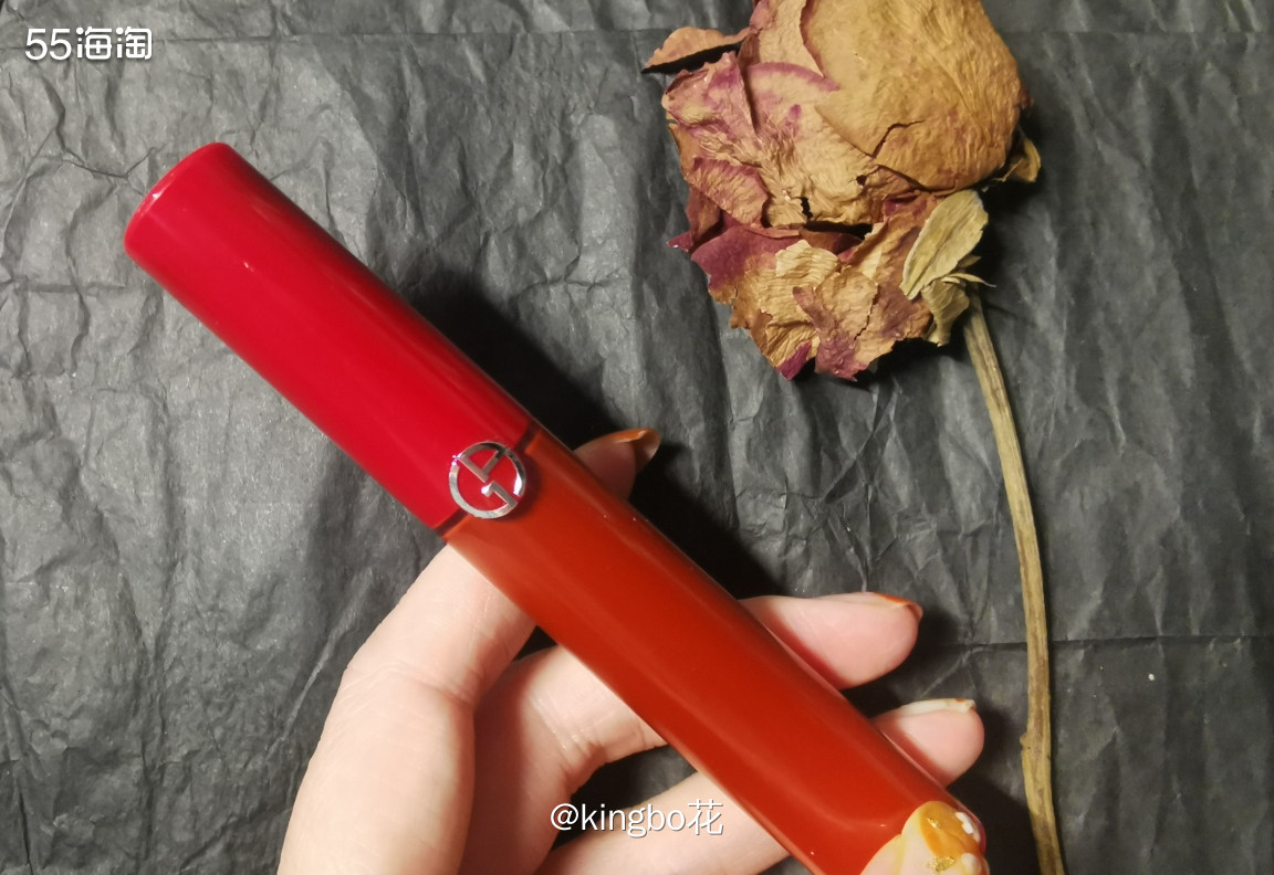 🔴烂番茄界的鼻祖，适合秋冬的阿玛尼405唇釉，丝绒质地很高
