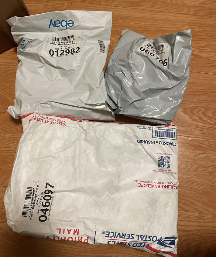 本次到货DSQ牛仔裤，这个牌子是目前特别喜欢的牛仔系列的服饰