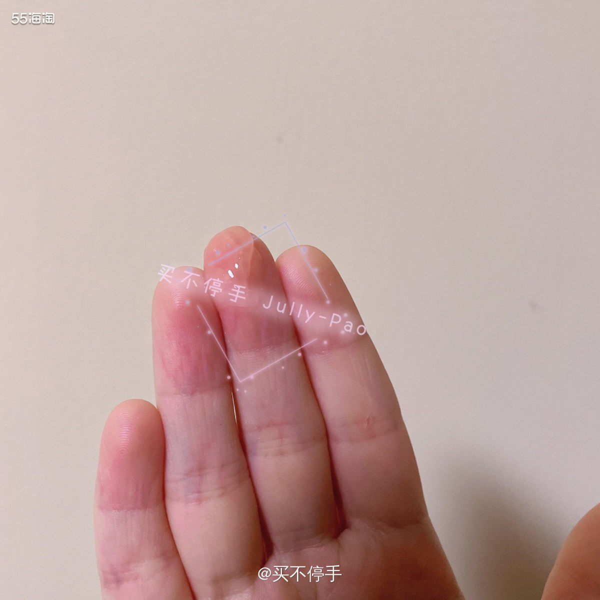 💕今天给大家一款我很喜欢的护唇膏，也可以晚上当唇膜使用的哦
