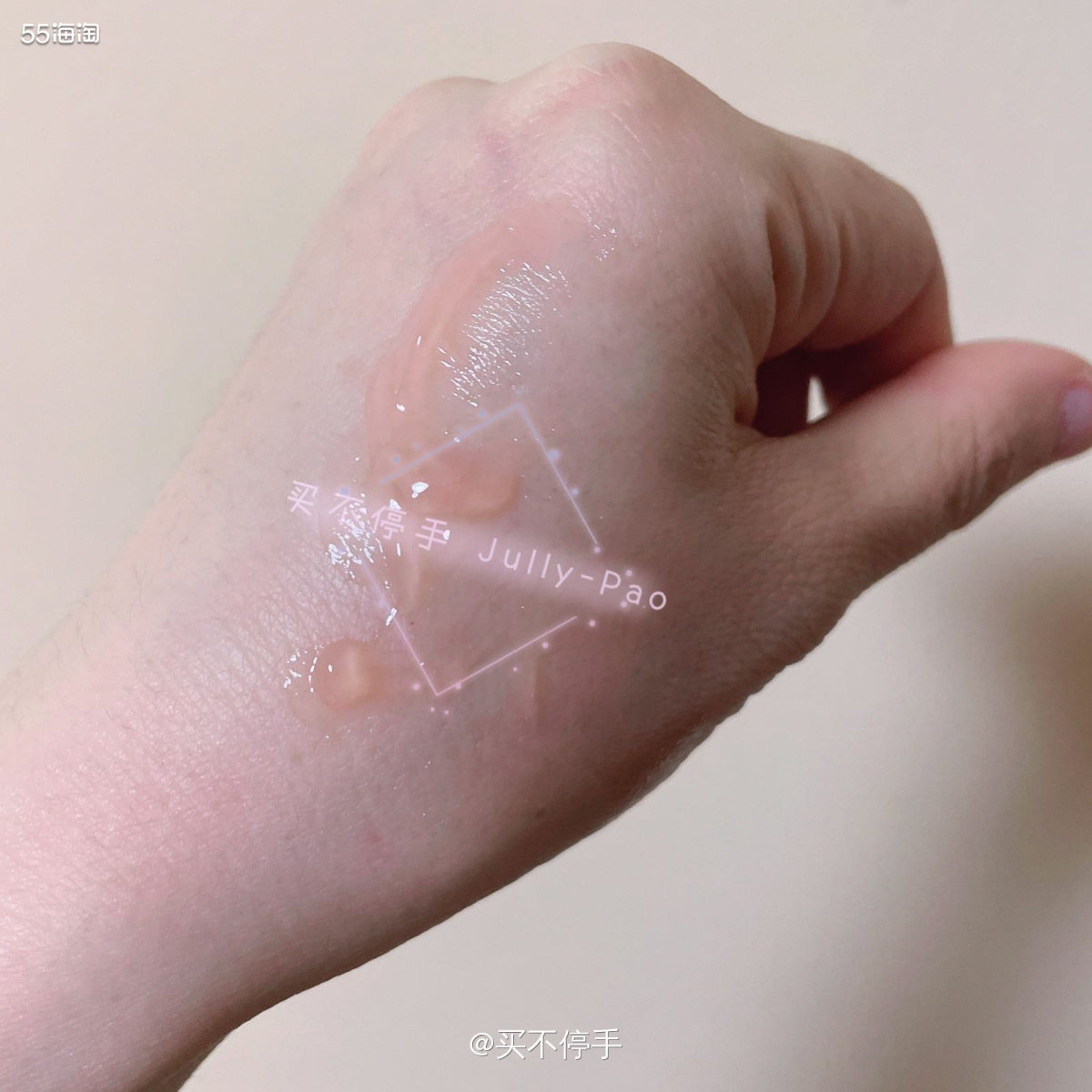 💕今天给大家一款我很喜欢的护唇膏，也可以晚上当唇膜使用的哦