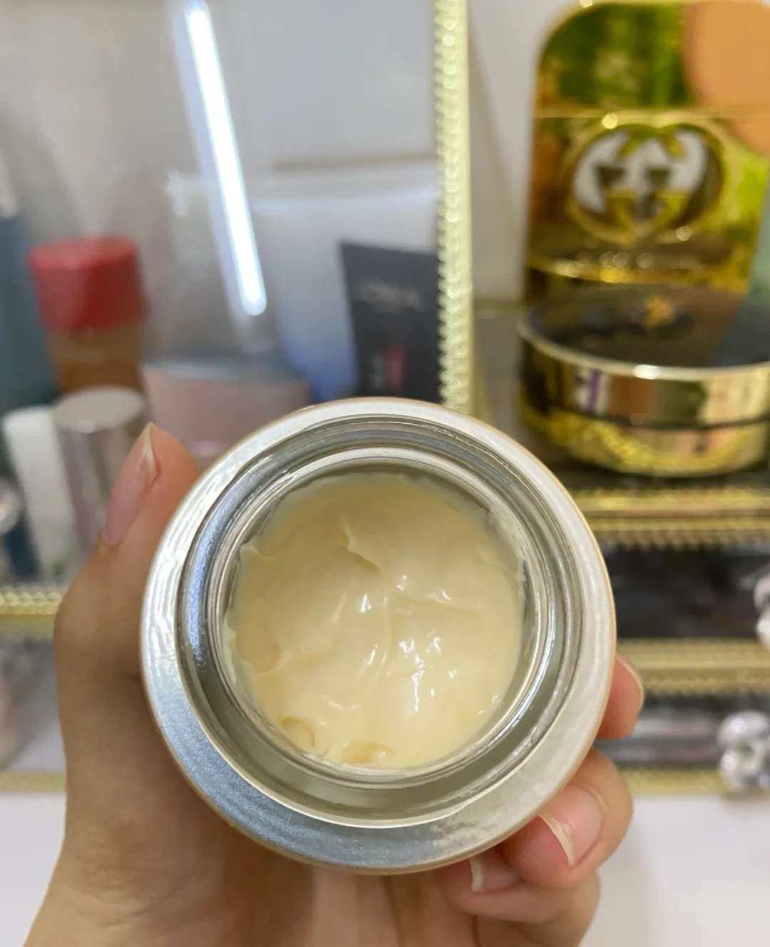 大概四月一号都买了香奈儿吧，实在是怕断货，所以第一天就冲了一