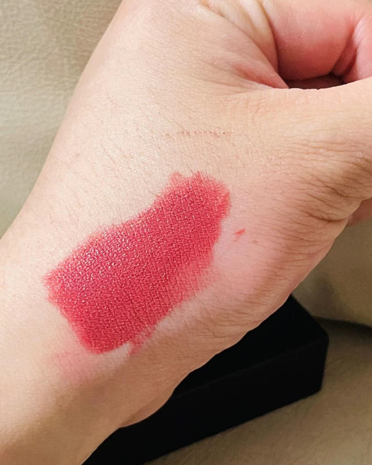.这款Kosas推出的第一个颜色就是它Undone💄 这个