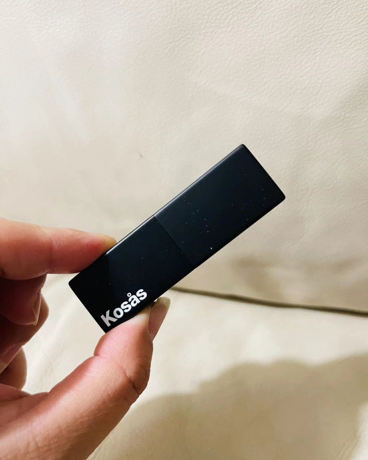 .这款Kosas推出的第一个颜色就是它Undone💄 这个