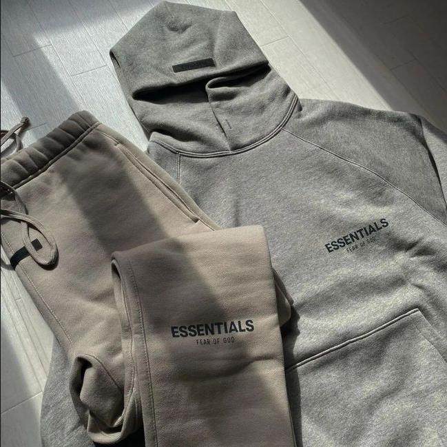Essentials是近几年在国内比较火的品牌 像他家的短袖