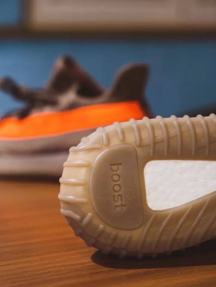 🌻一代人气王adidas Yeezy Boost 350 