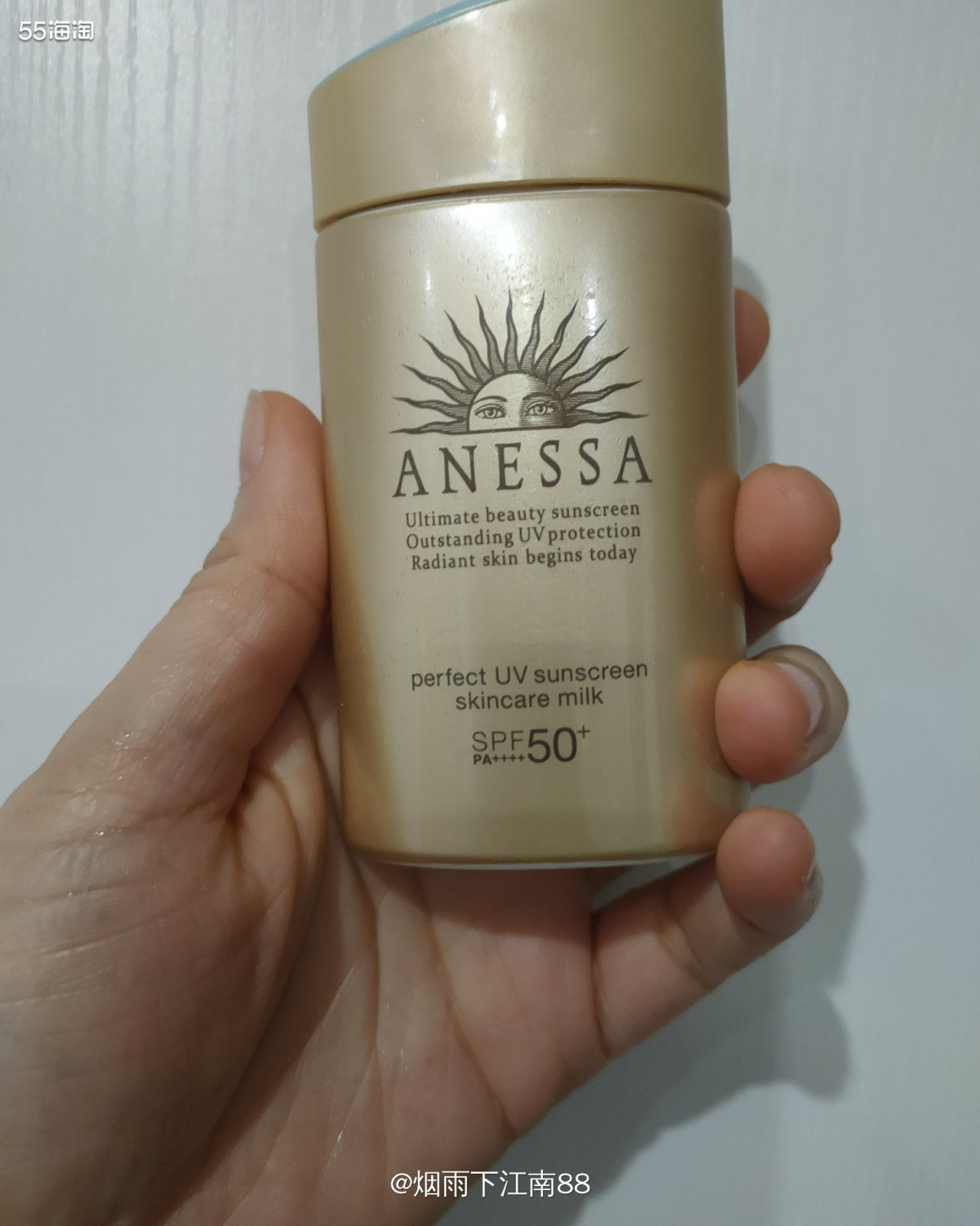 安耐晒小金瓶是我在夏季户外活动时比较喜欢的霜，高倍指数SPF