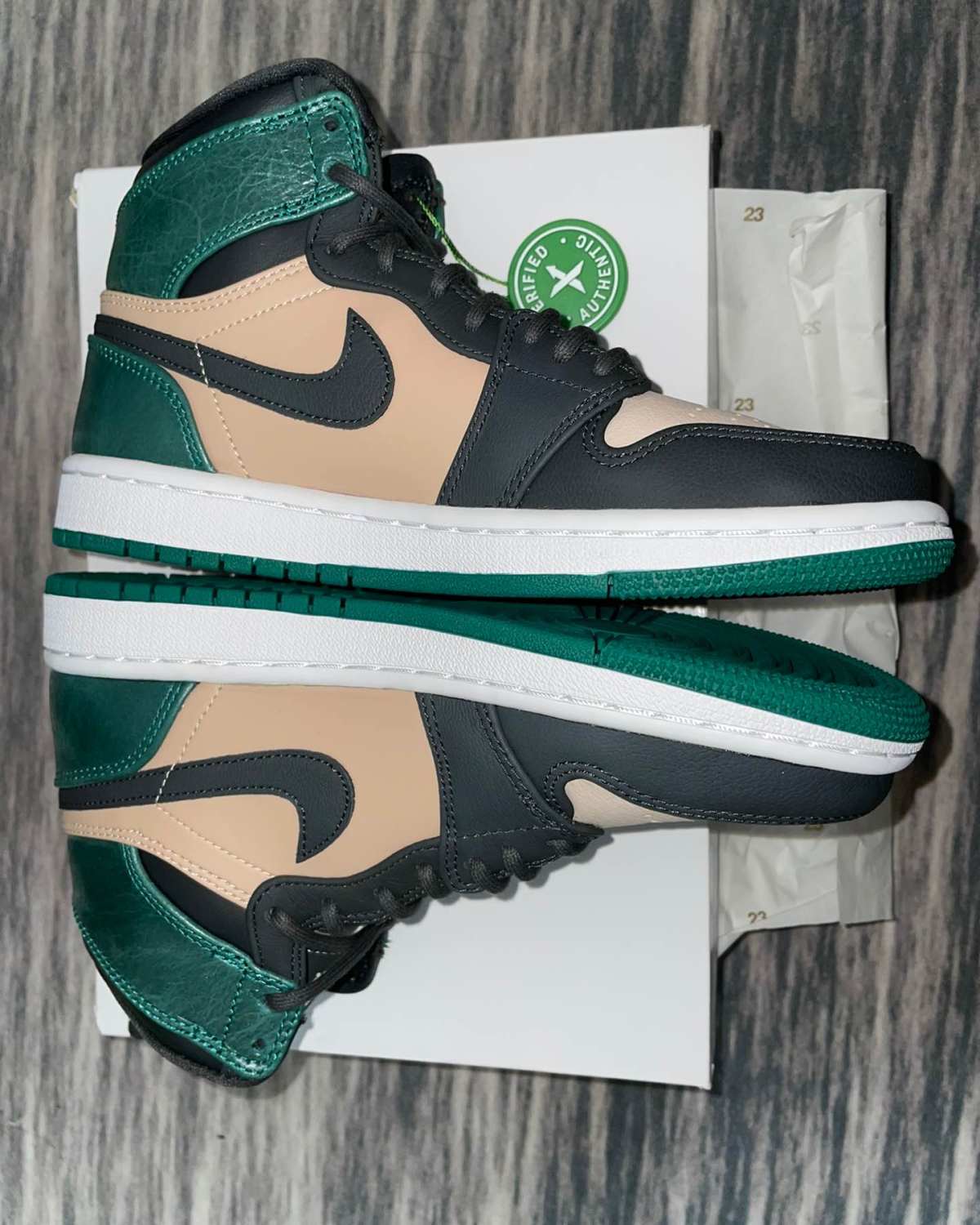 Hi，大家好。好久不见，还是你们的老朋友，情歌。 这次带来的