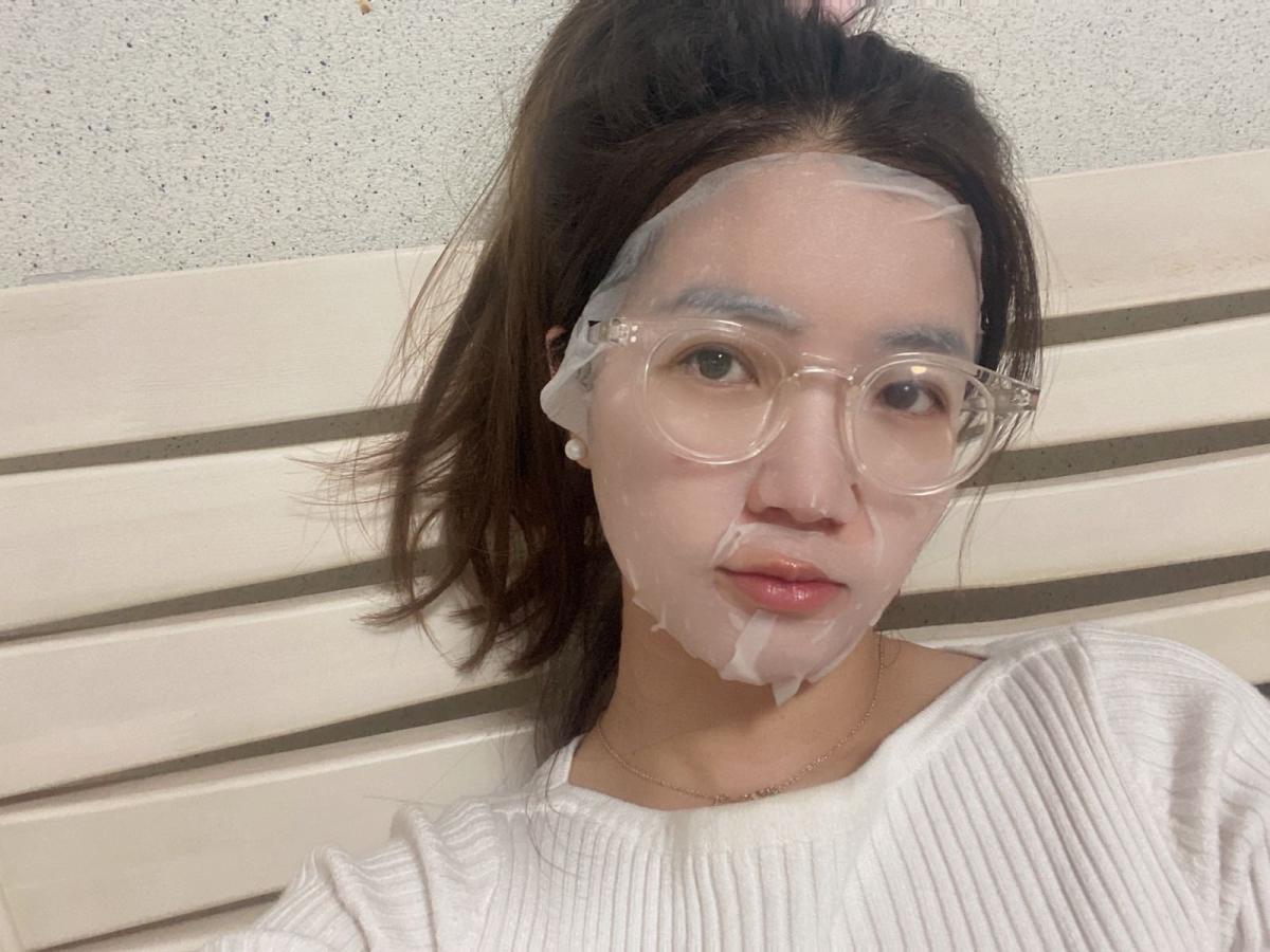 🌟今日份润百颜水光透亮面膜，就是面膜纸有点大  ♦️今日份