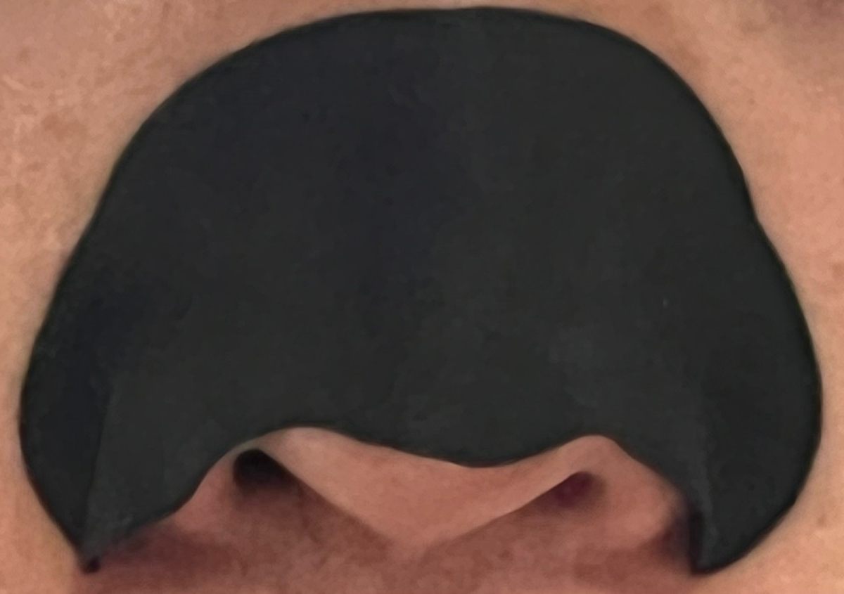 手好的差不多了，估计明天可以正经洗脸了，所以拿出了最后一片鼻