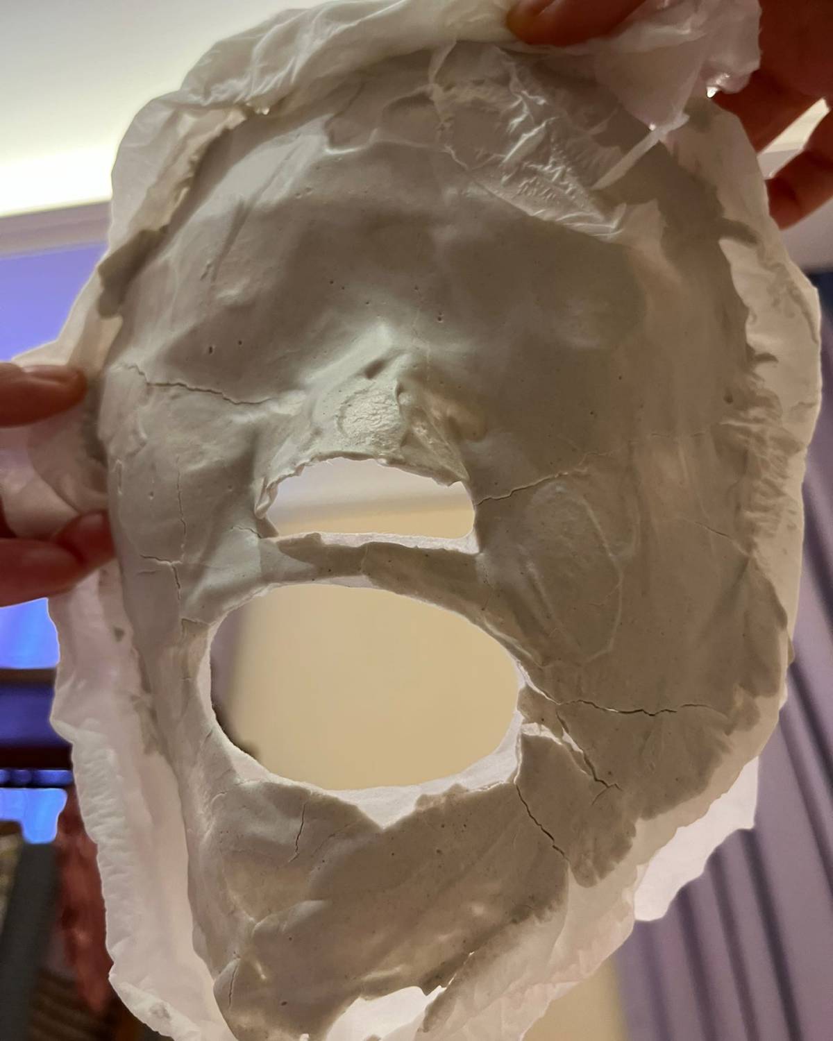 🌸昨天自己在家敷了个面膜，早上爬起来感觉脸上还是干干的。想