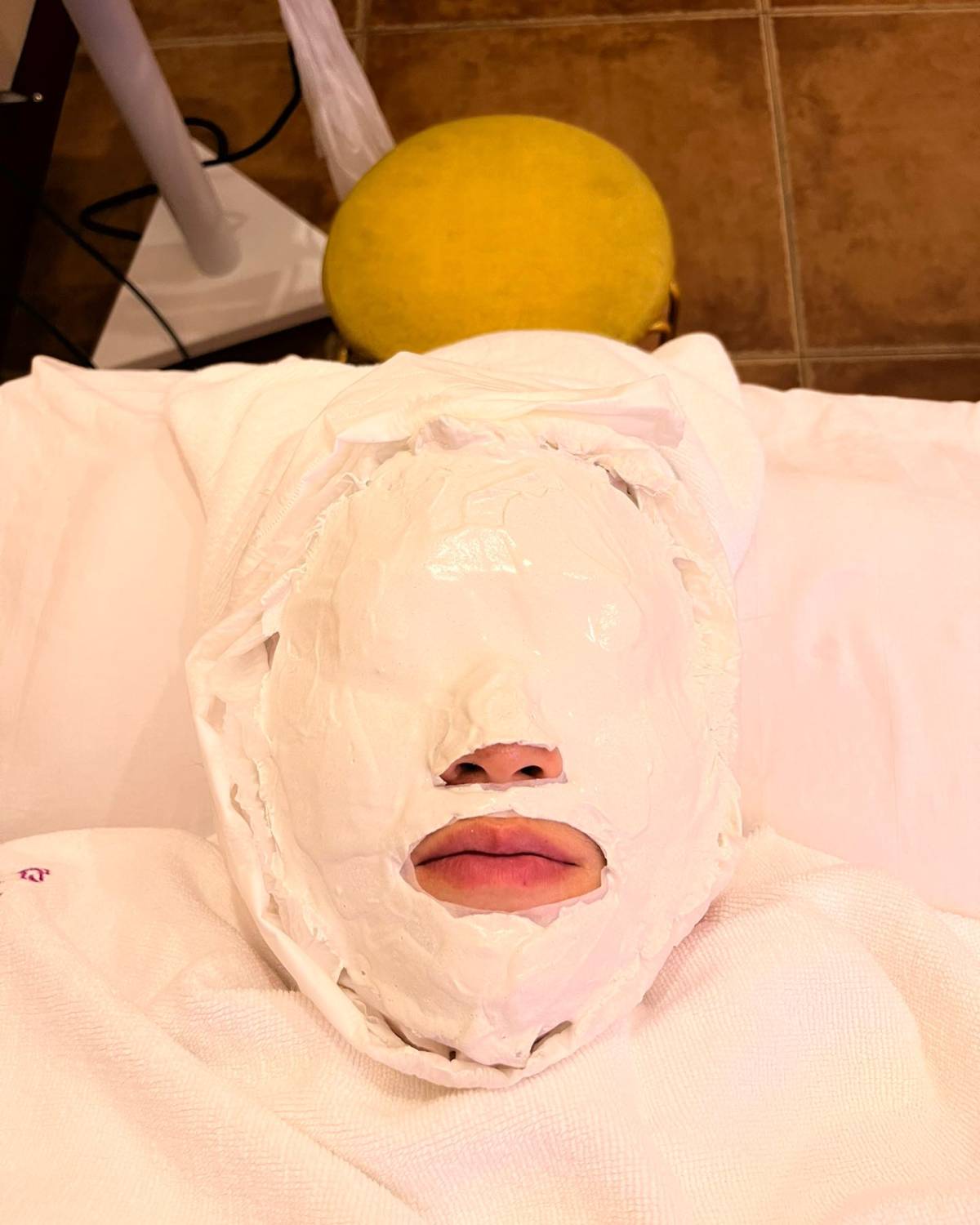 🌸昨天自己在家敷了个面膜，早上爬起来感觉脸上还是干干的。想