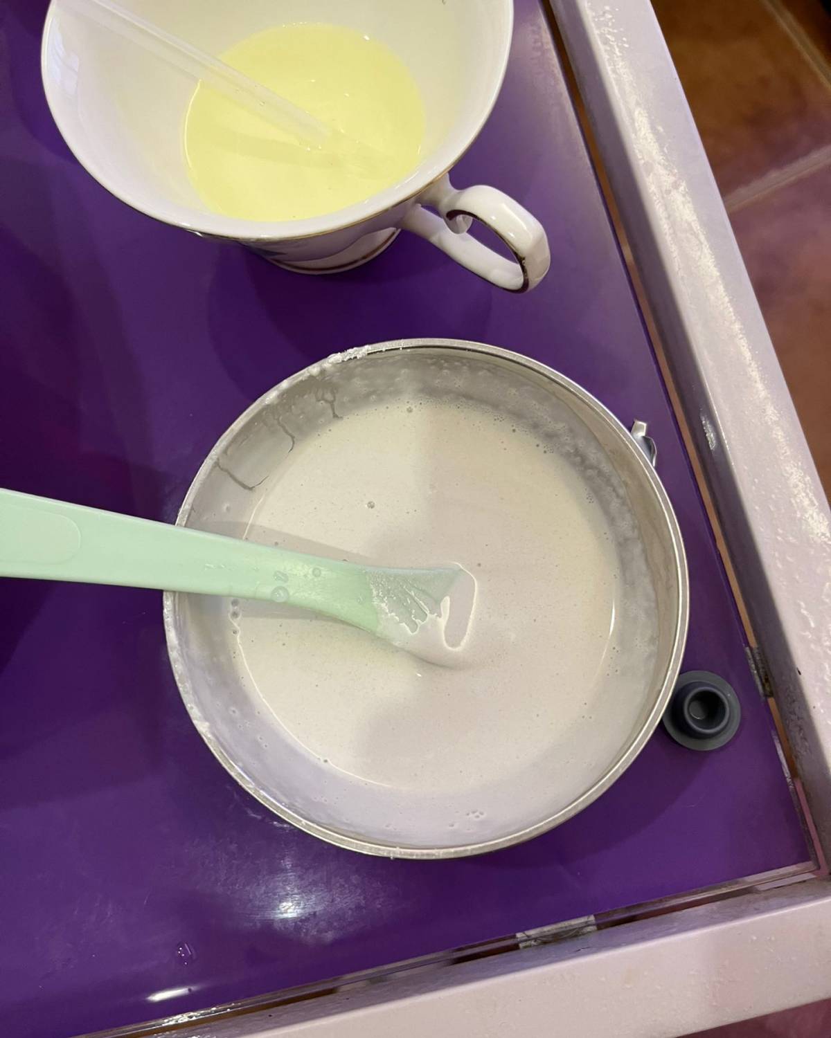 🌸昨天自己在家敷了个面膜，早上爬起来感觉脸上还是干干的。想